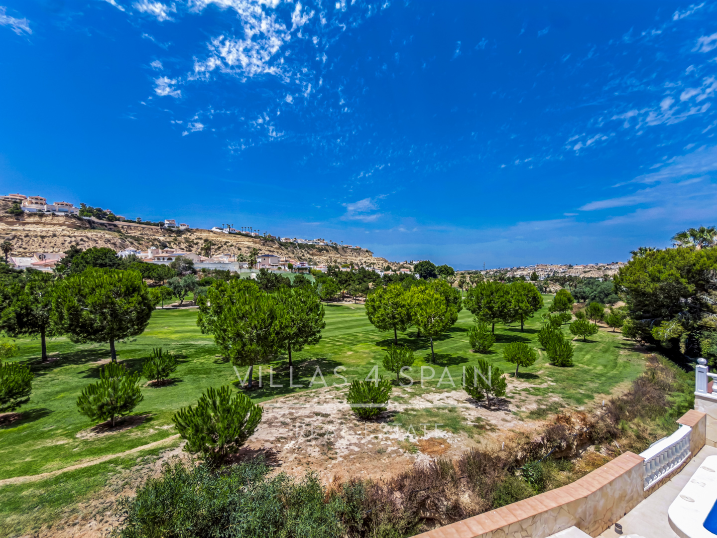 Resale - 3 Bed 3 Bath Villa with Private Pool and Parking in La Marquesa Golf Ciudad Quesada - Av. de la Marquesa - Alicante