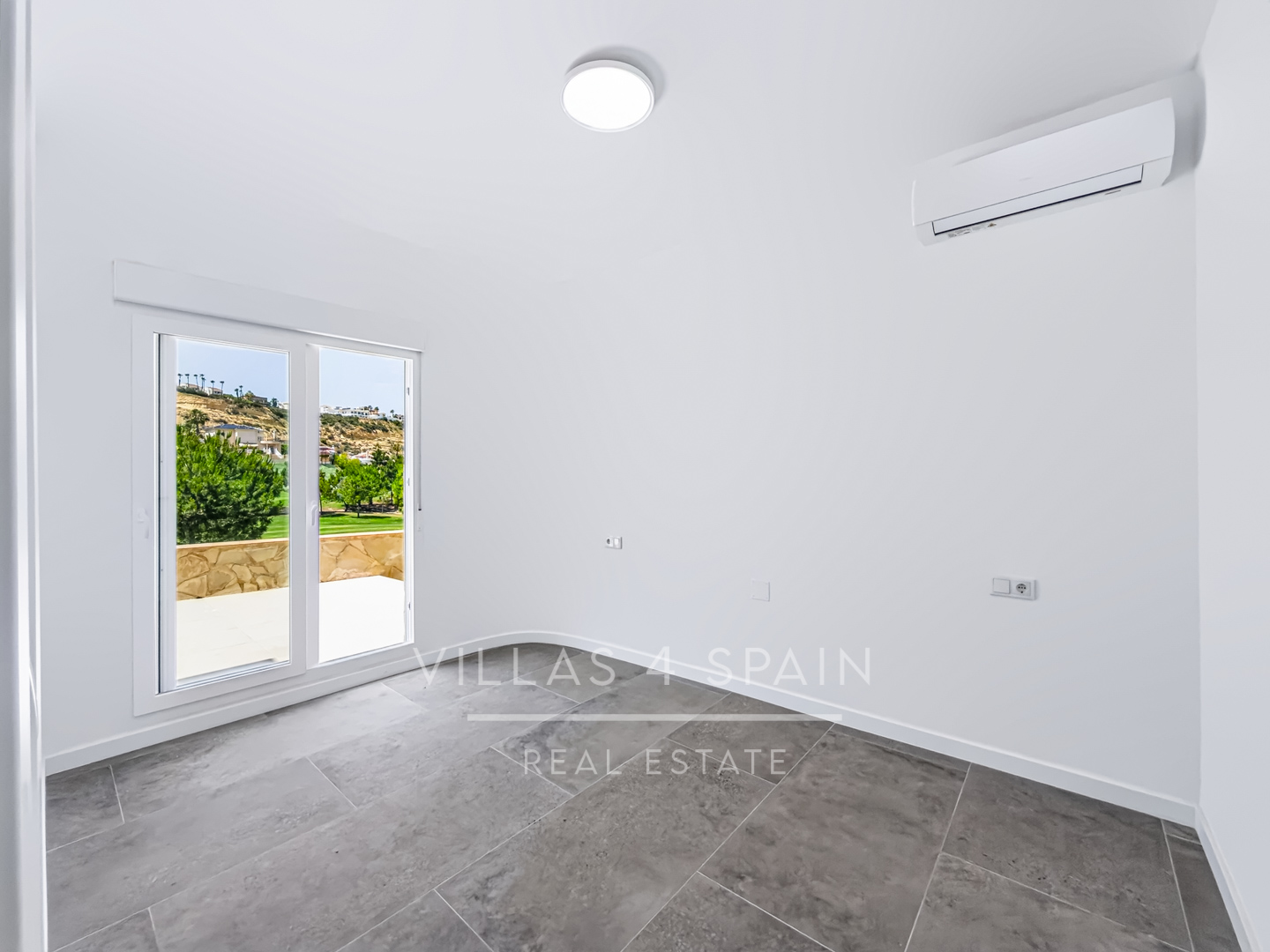 Resale - 3 Bed 3 Bath Villa with Private Pool and Parking in La Marquesa Golf Ciudad Quesada - Av. de la Marquesa - Alicante