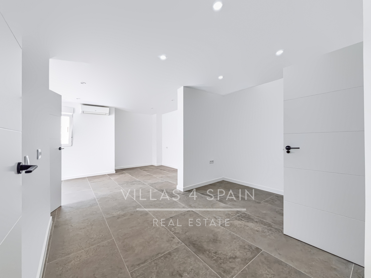 Resale - 3 Bed 3 Bath Villa with Private Pool and Parking in La Marquesa Golf Ciudad Quesada - Av. de la Marquesa - Alicante