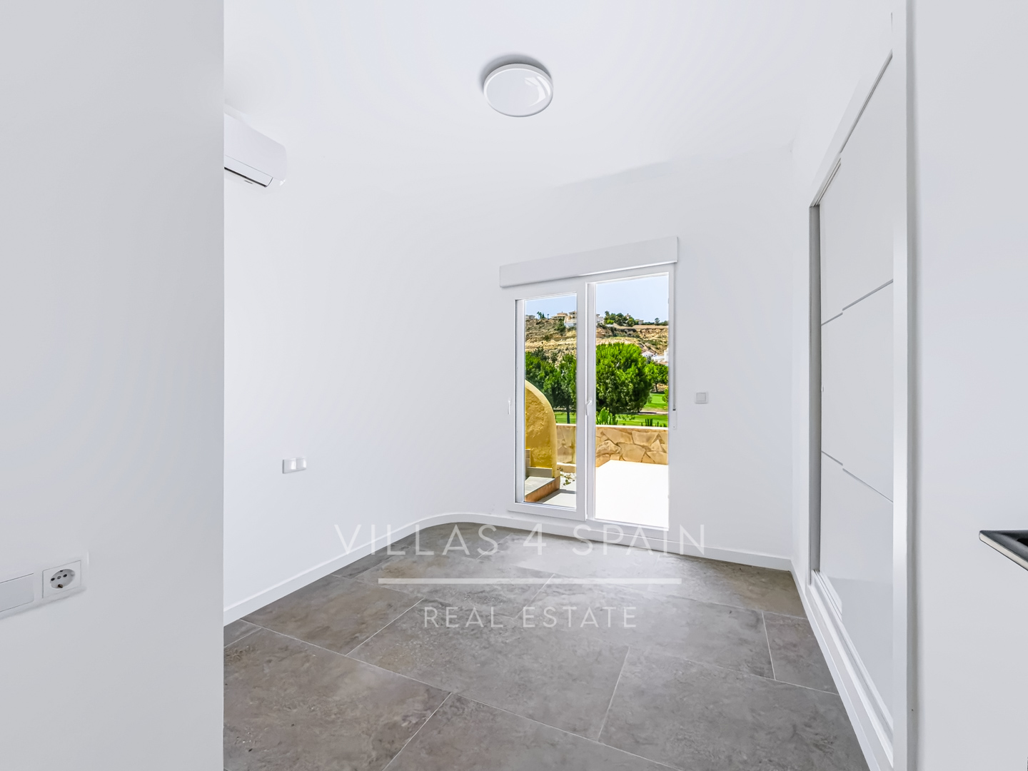 Resale - 3 Bed 3 Bath Villa with Private Pool and Parking in La Marquesa Golf Ciudad Quesada - Av. de la Marquesa - Alicante