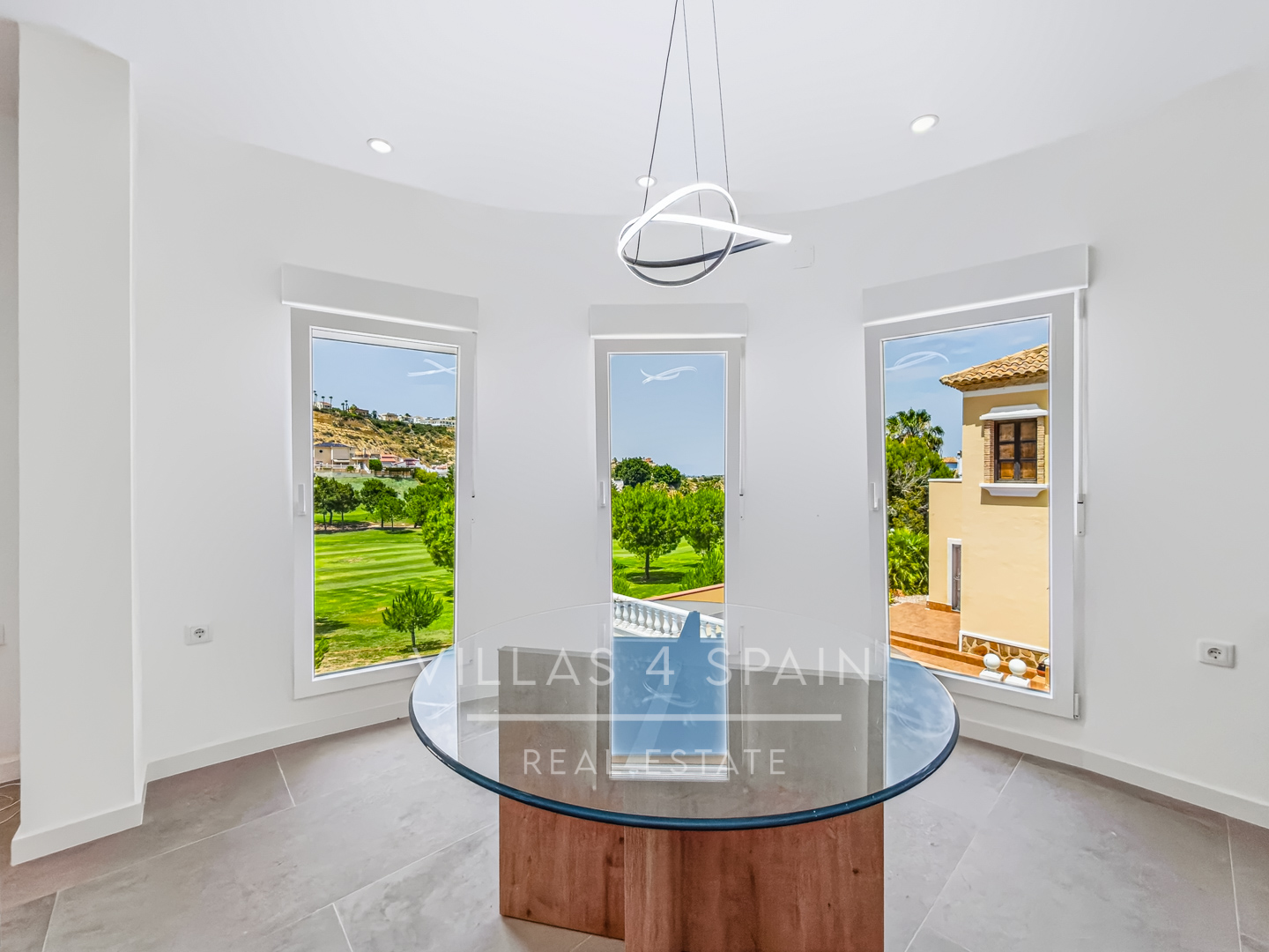 Resale - 3 Bed 3 Bath Villa with Private Pool and Parking in La Marquesa Golf Ciudad Quesada - Av. de la Marquesa - Alicante