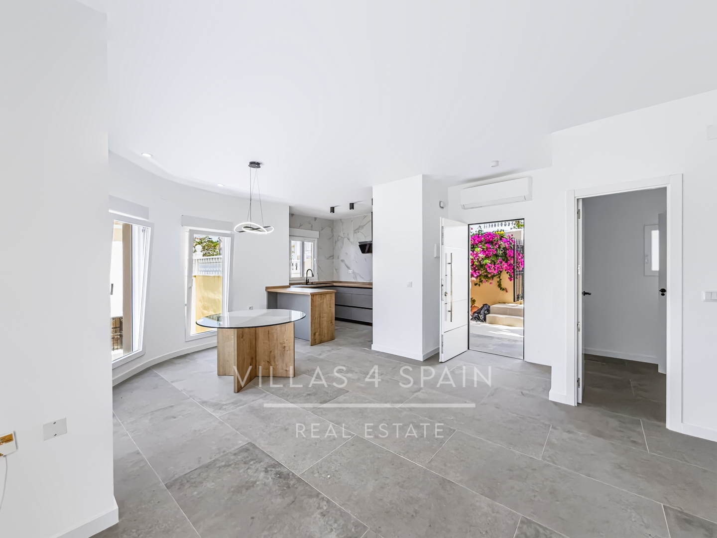 Resale - 3 Bed 3 Bath Villa with Private Pool and Parking in La Marquesa Golf Ciudad Quesada - Av. de la Marquesa - Alicante