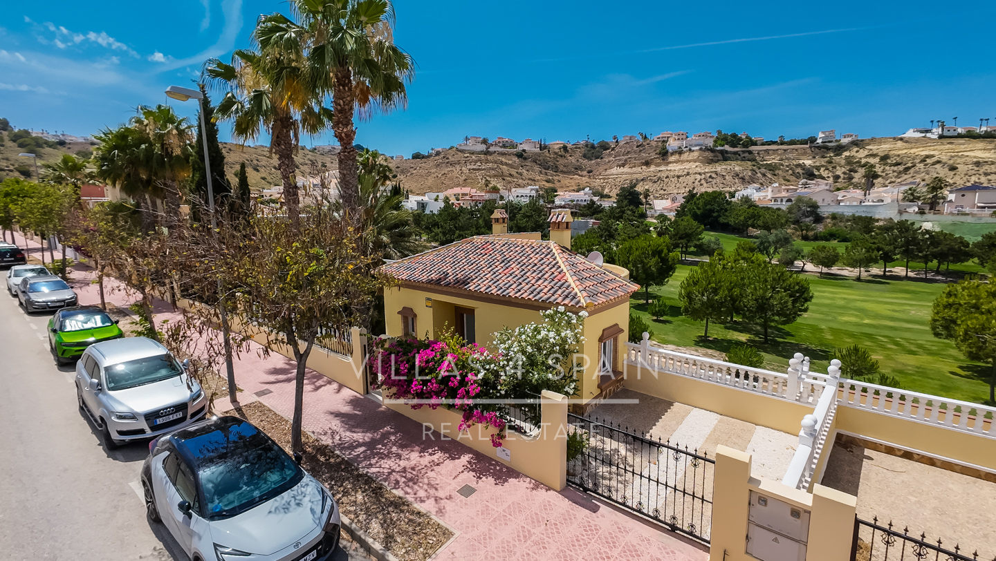 Resale - 3 Bed 3 Bath Villa with Private Pool and Parking in La Marquesa Golf Ciudad Quesada - Av. de la Marquesa - Alicante