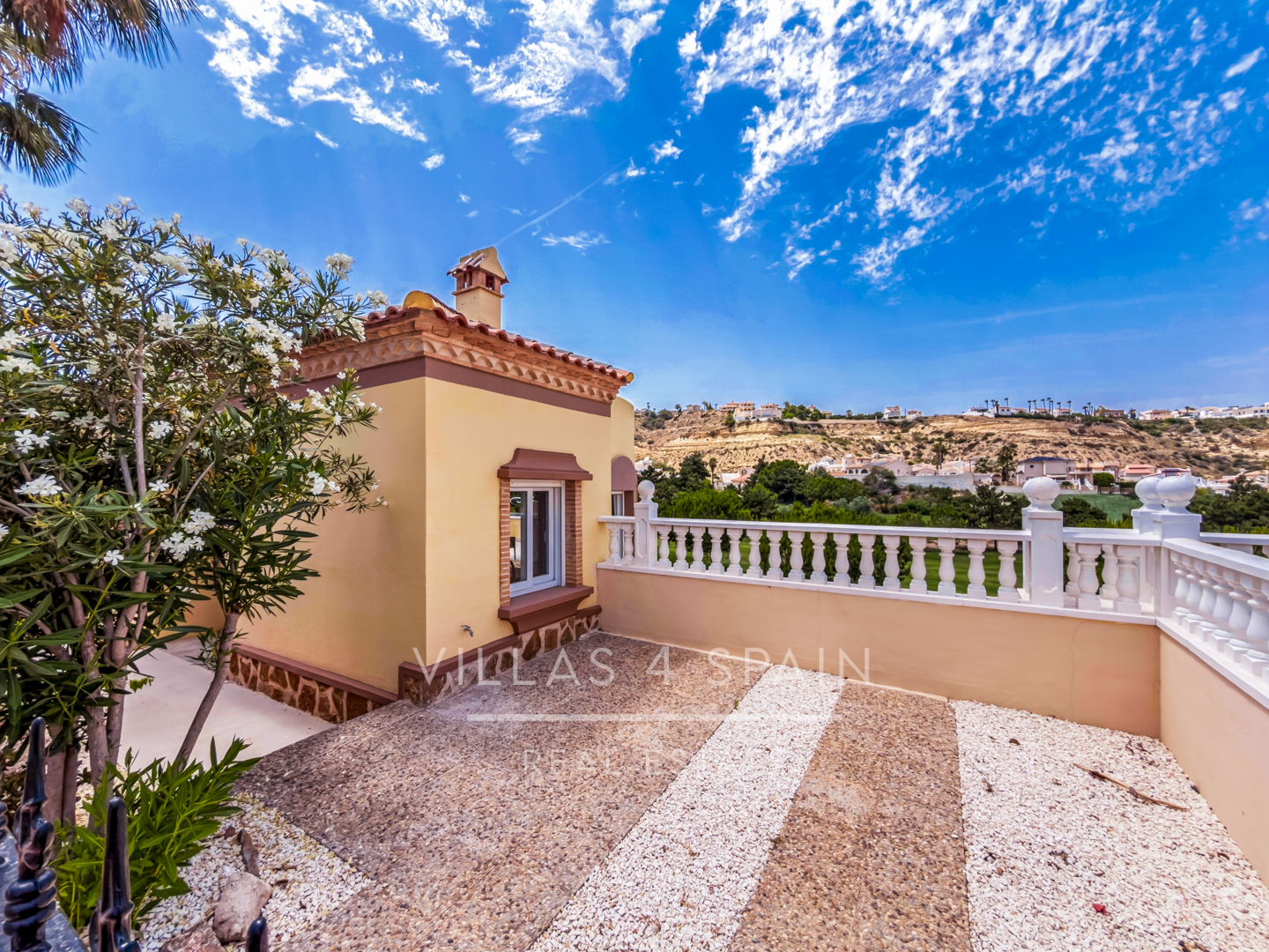 Resale - 3 Bed 3 Bath Villa with Private Pool and Parking in La Marquesa Golf Ciudad Quesada - Av. de la Marquesa - Alicante