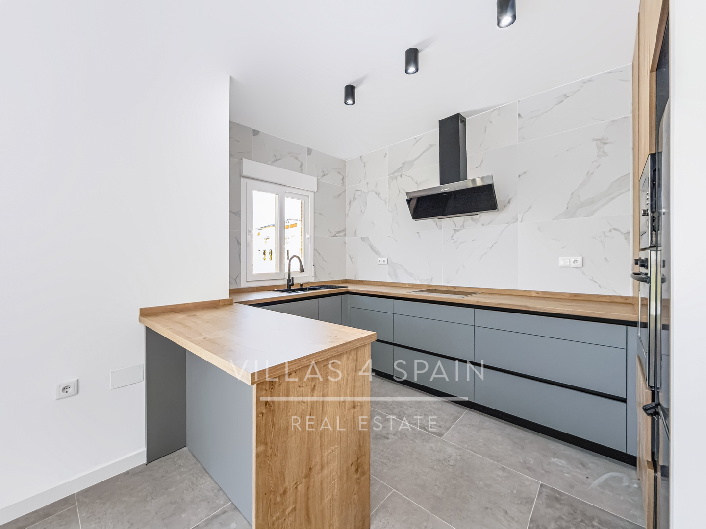 Resale - 3 Bed 3 Bath Villa with Private Pool and Parking in La Marquesa Golf Ciudad Quesada - Av. de la Marquesa - Alicante