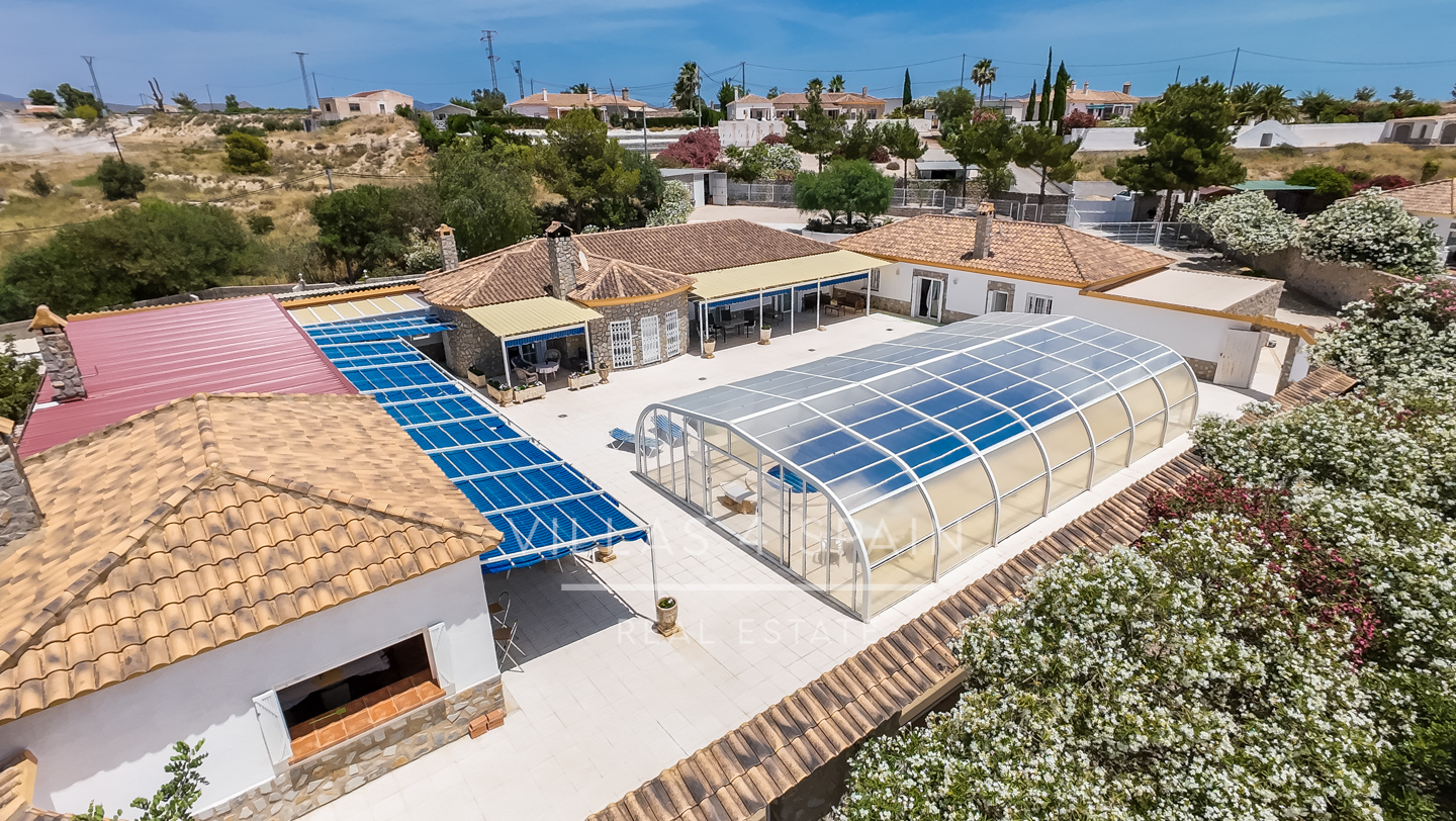 Resale - 6 Bed 4 Bath Villa with Pool and Large Plot with multiple garages in Fortuna  - calle baños 3 - Murcia