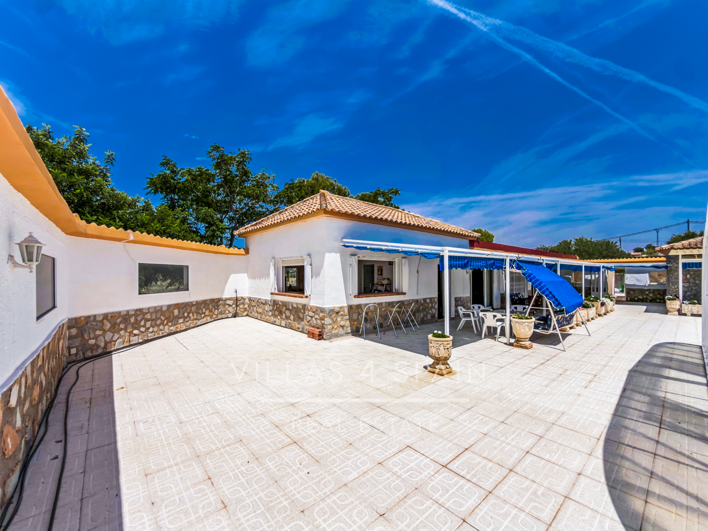 Resale - 6 Bed 4 Bath Villa with Pool and Large Plot with multiple garages in Fortuna  - calle baños 3 - Murcia