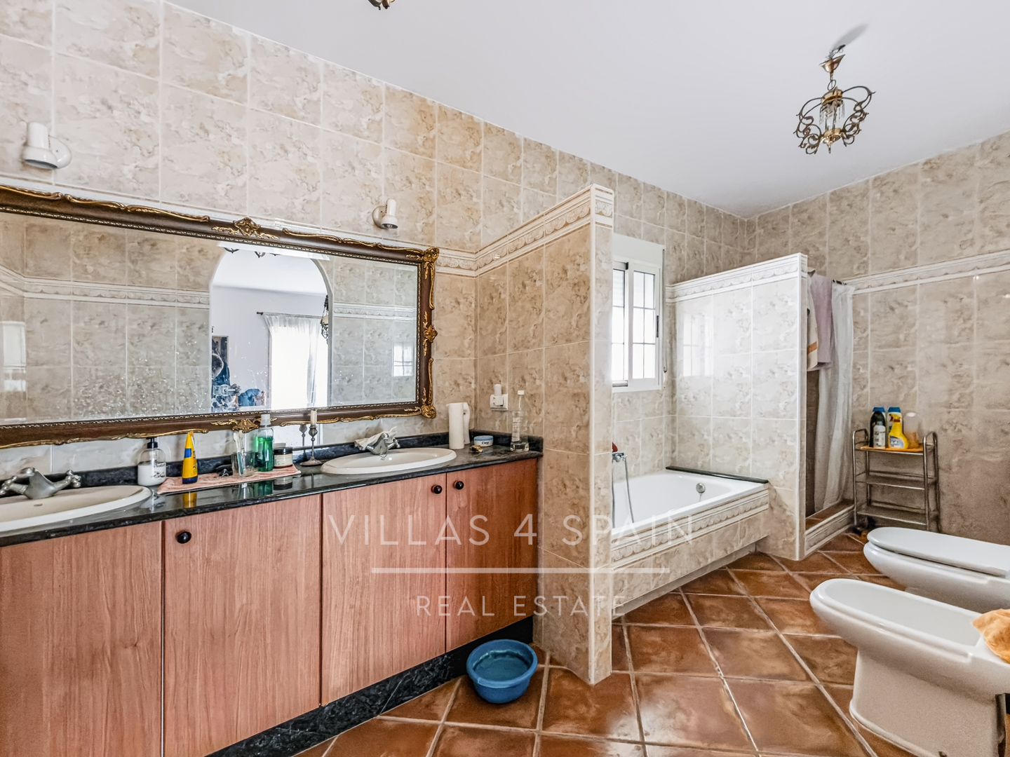 Resale - 6 Bed 4 Bath Villa with Pool and Large Plot with multiple garages in Fortuna  - calle baños 3 - Murcia