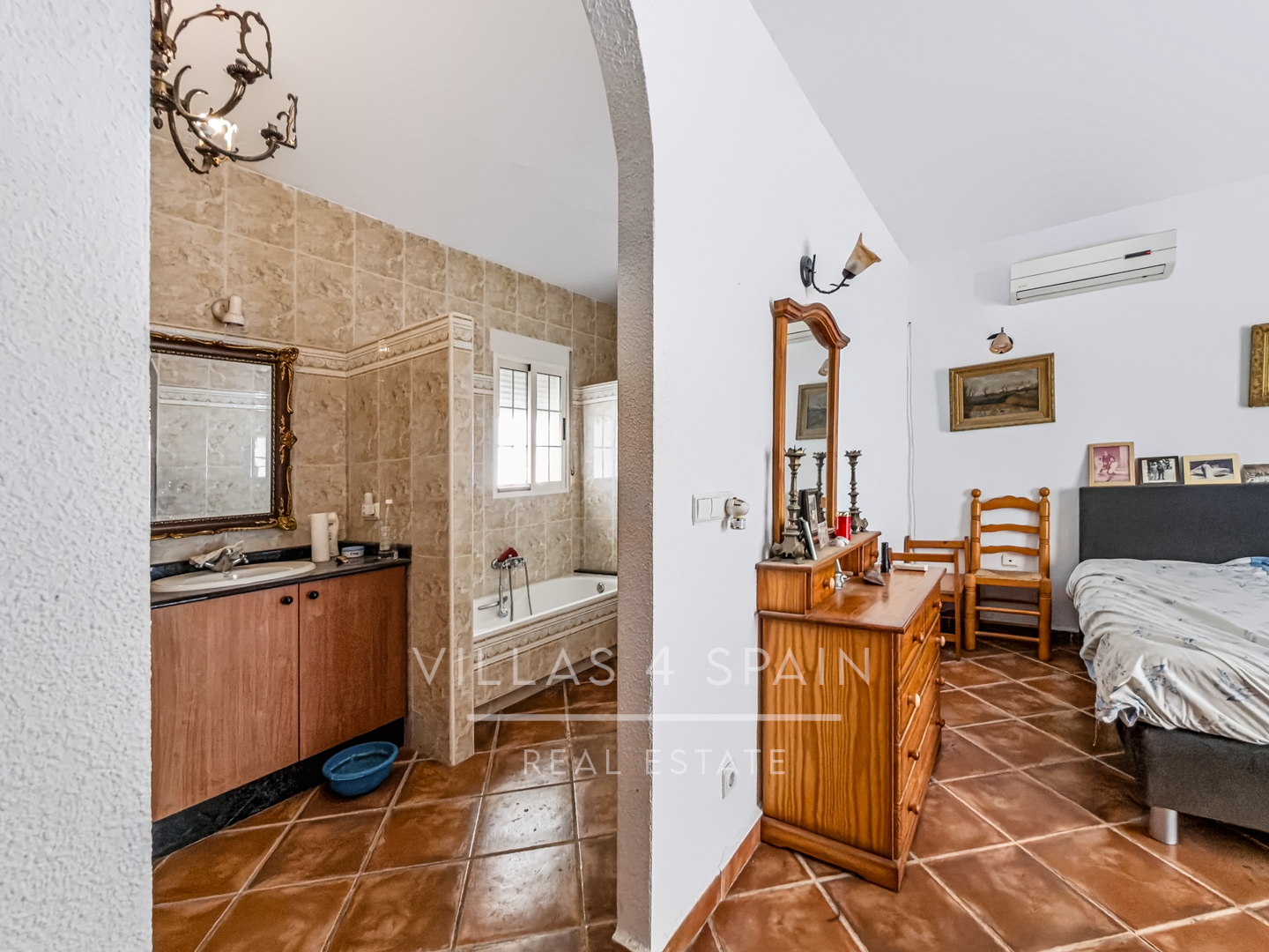 Resale - 6 Bed 4 Bath Villa with Pool and Large Plot with multiple garages in Fortuna  - calle baños 3 - Murcia