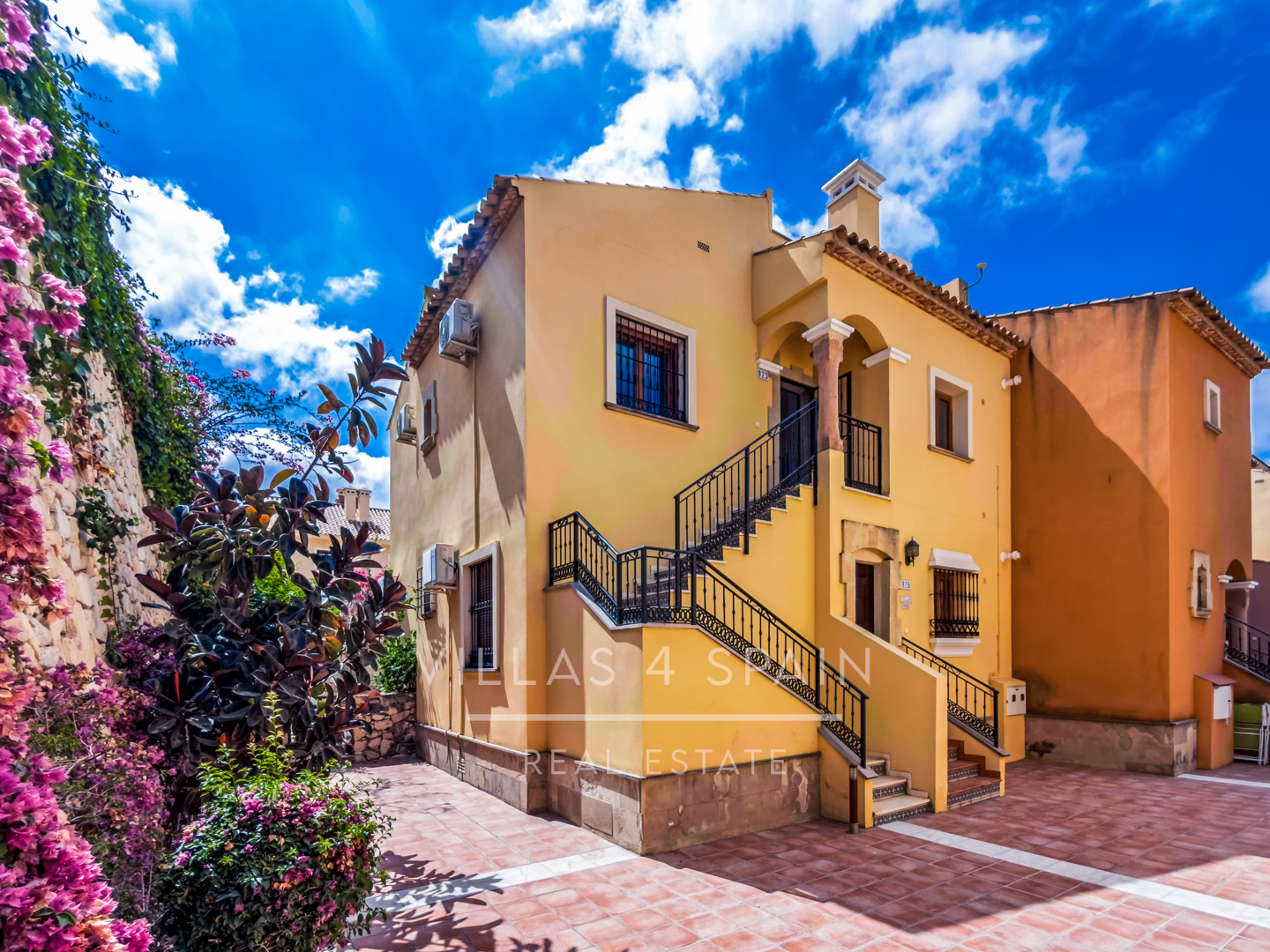 2 Bed 2 Bath Penthouse apartment with roof terrace in La Finca Golf Algorfa, with community Pool