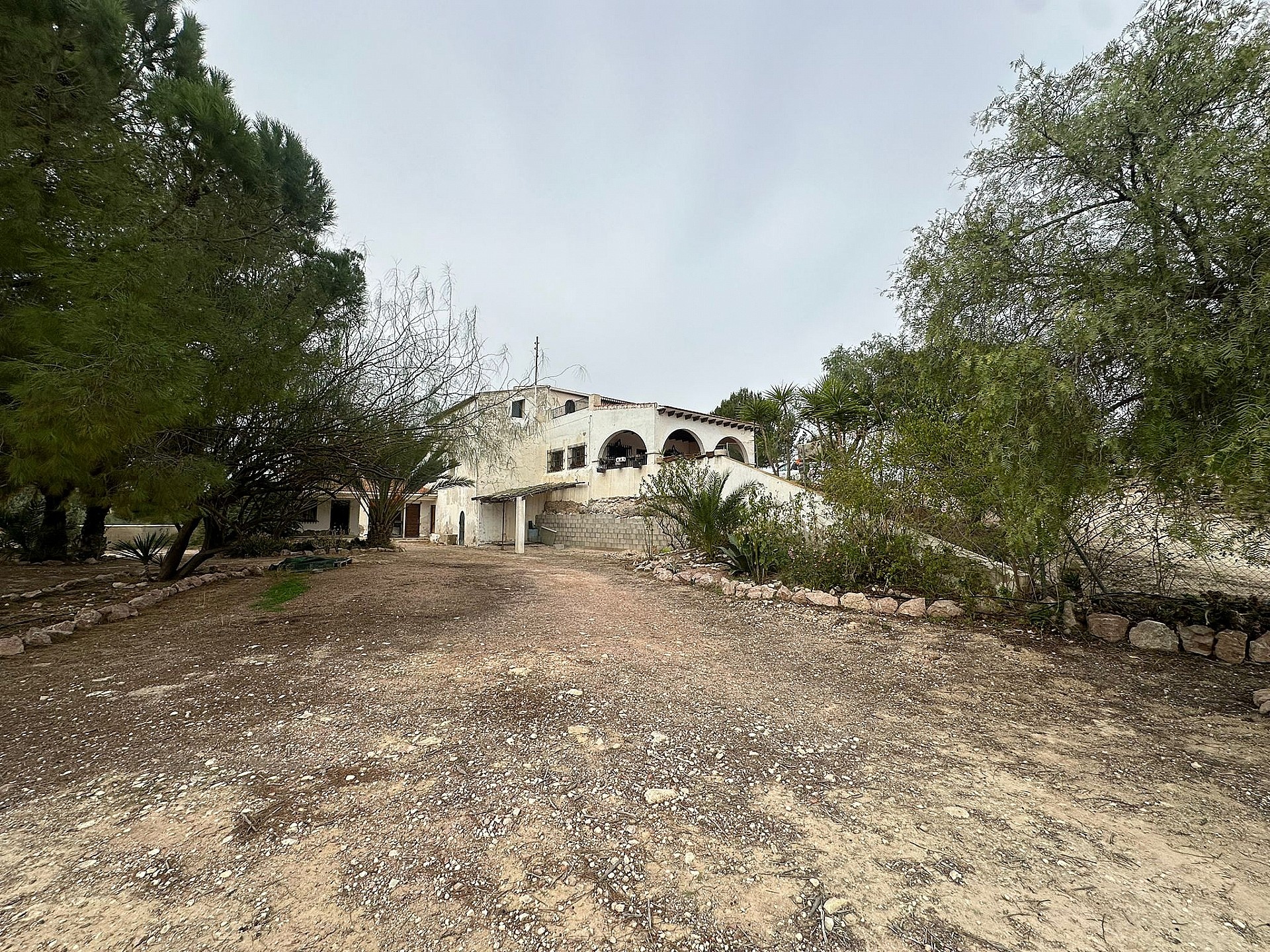 Resale - 9 Bedroom 4 Bathroom Country house in Novelda -  - Alicante