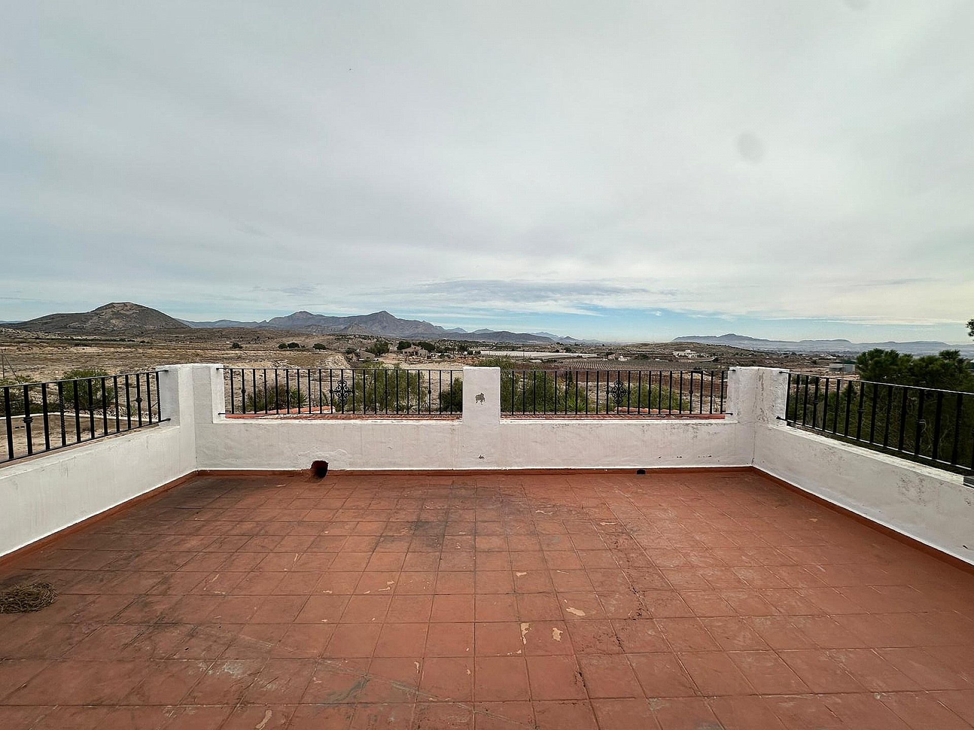 Resale - 9 Bedroom 4 Bathroom Country house in Novelda -  - Alicante