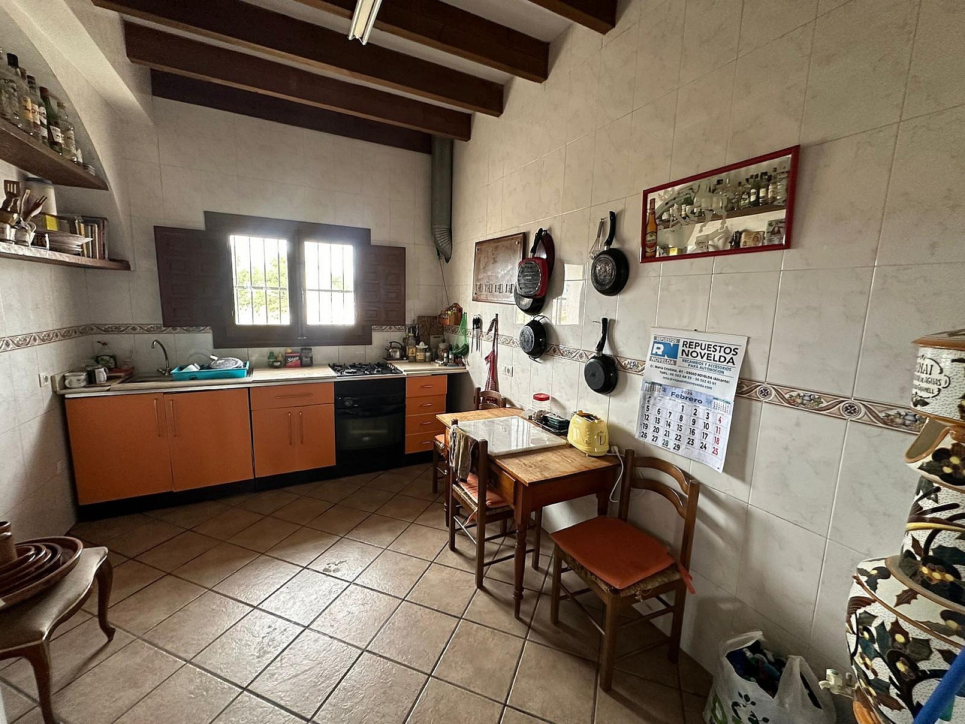 Resale - 9 Bedroom 4 Bathroom Country house in Novelda -  - Alicante