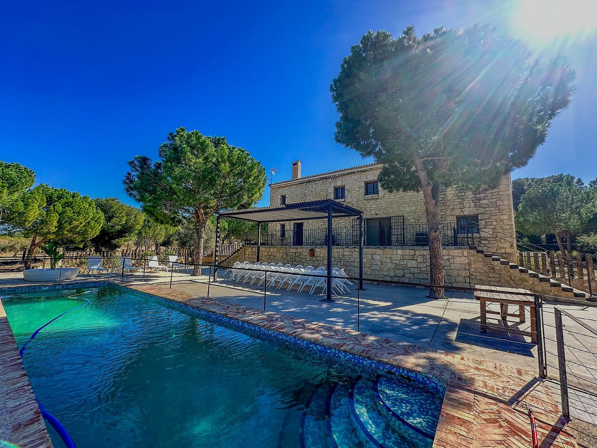 Resale - 9 Bedroom 3 Bathroom Villa in Biar -  - Alicante