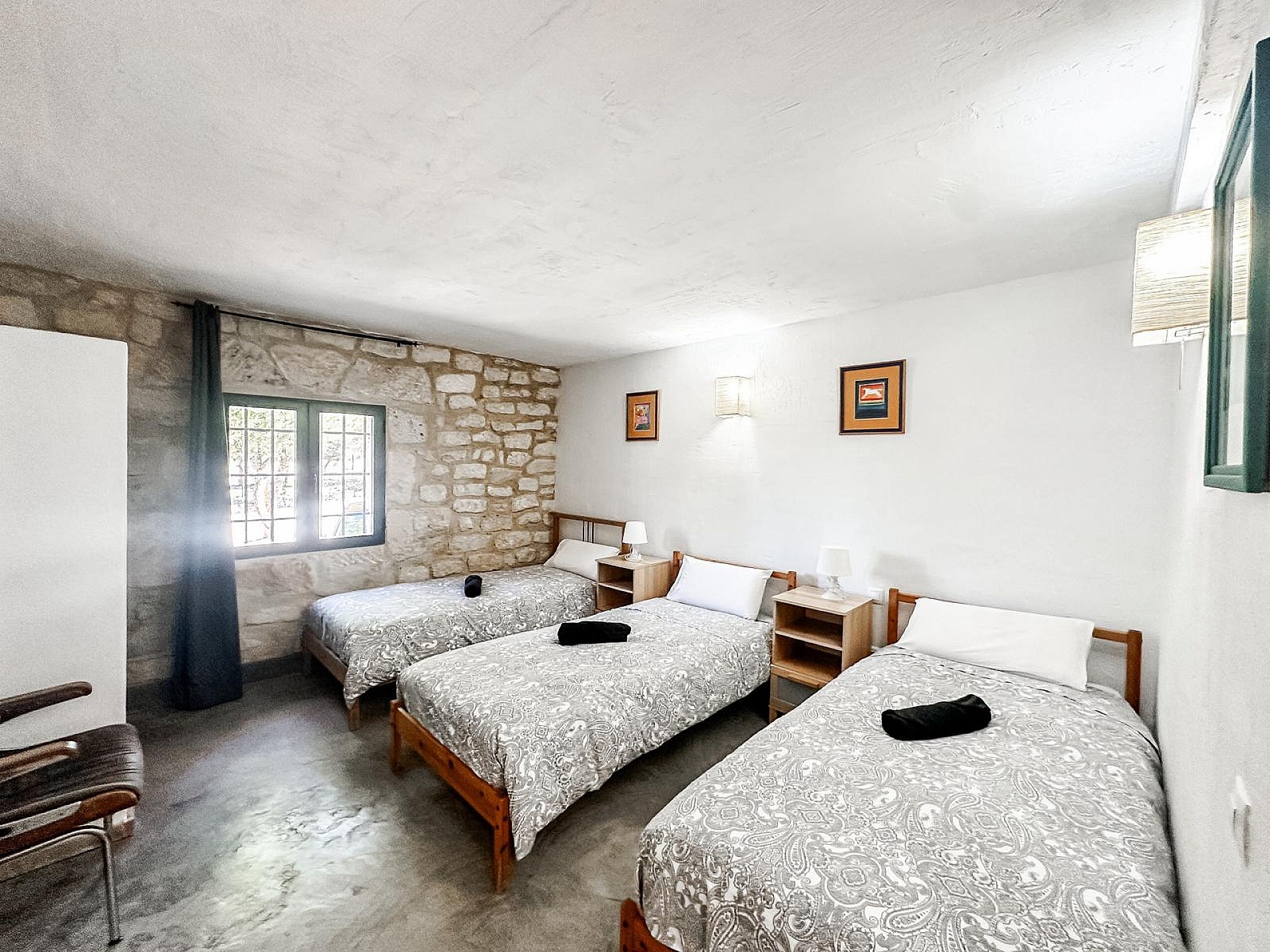 Resale - 9 Bedroom 3 Bathroom Villa in Biar -  - Alicante