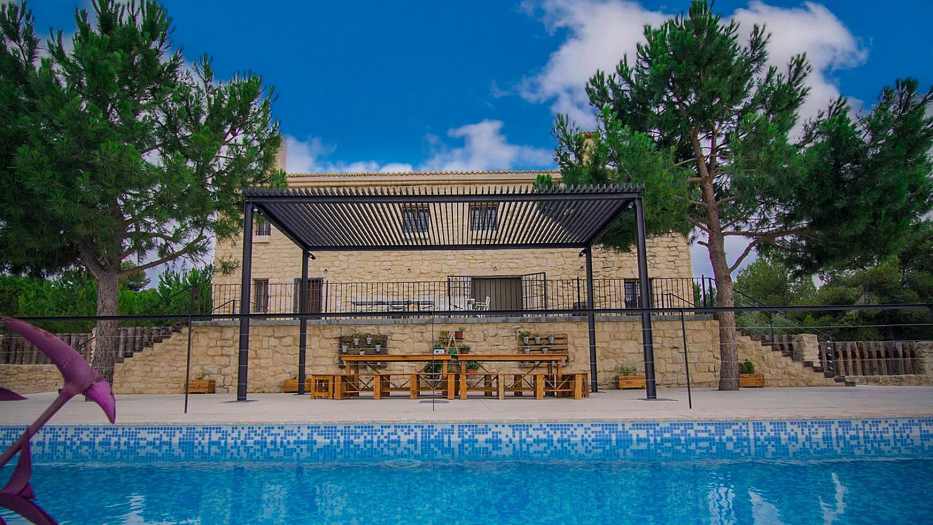 Resale - 9 Bedroom 3 Bathroom Villa in Biar -  - Alicante
