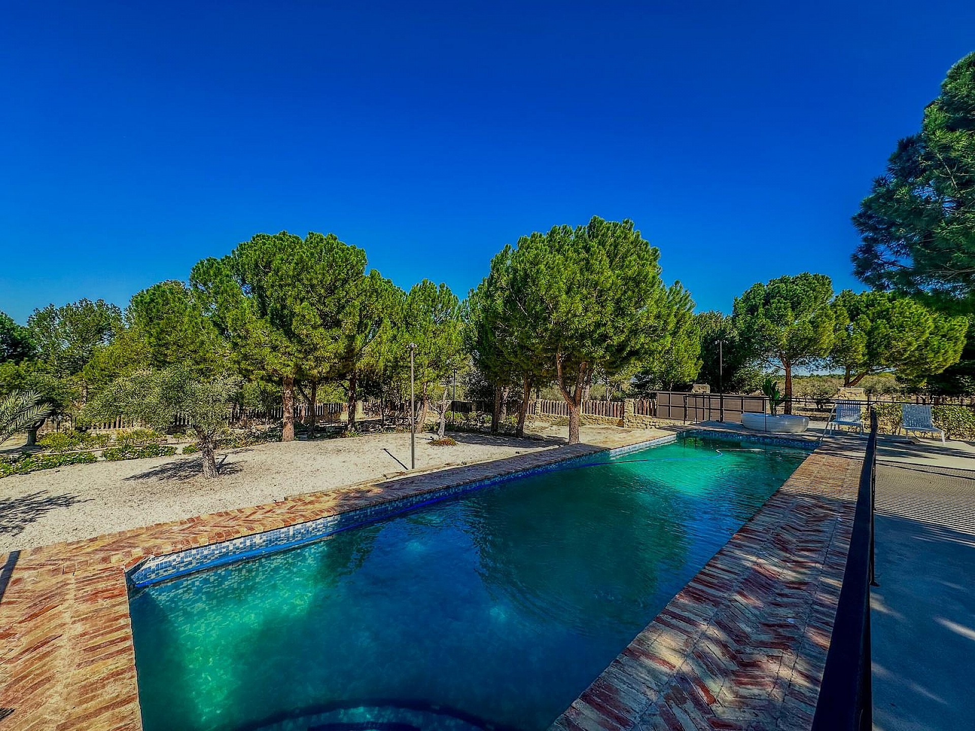 Resale - 9 Bedroom 3 Bathroom Villa in Biar -  - Alicante