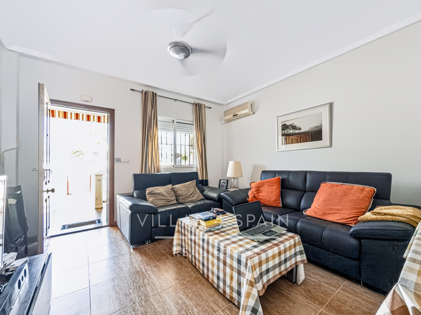 Resale - 3 Bedroom 2 Bathroom Townhouse with parking and roof terrace in San Pedro del Pinatar - av. pablo picasso - Murcia