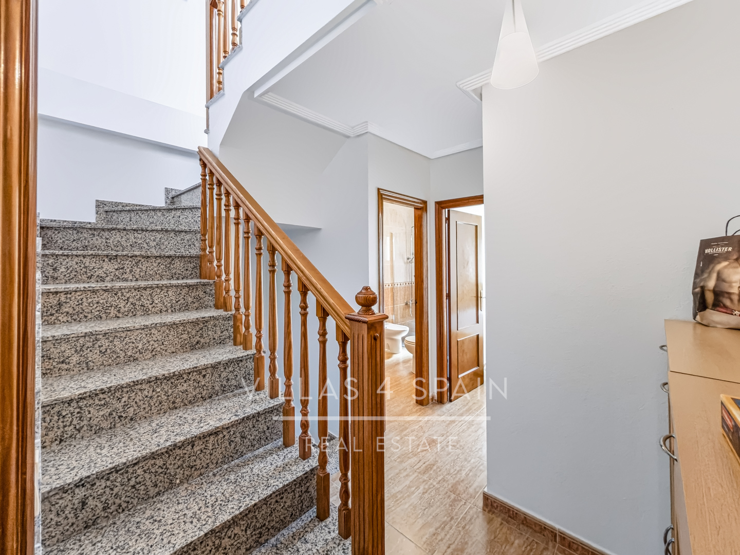 Resale - 3 Bedroom 2 Bathroom Townhouse with parking and roof terrace in San Pedro del Pinatar - av. pablo picasso - Murcia