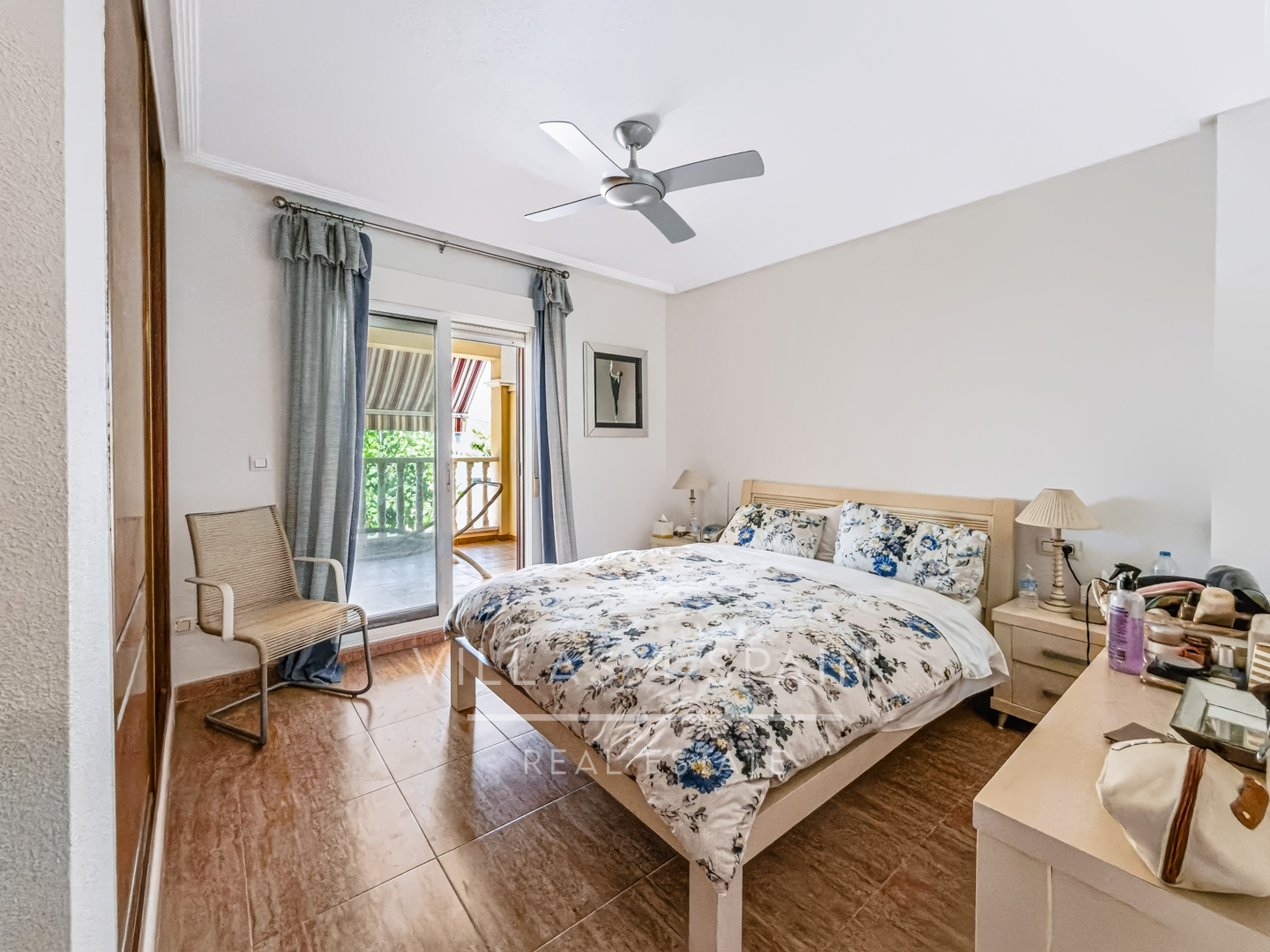 Resale - 3 Bedroom 2 Bathroom Townhouse with parking and roof terrace in San Pedro del Pinatar - av. pablo picasso - Murcia