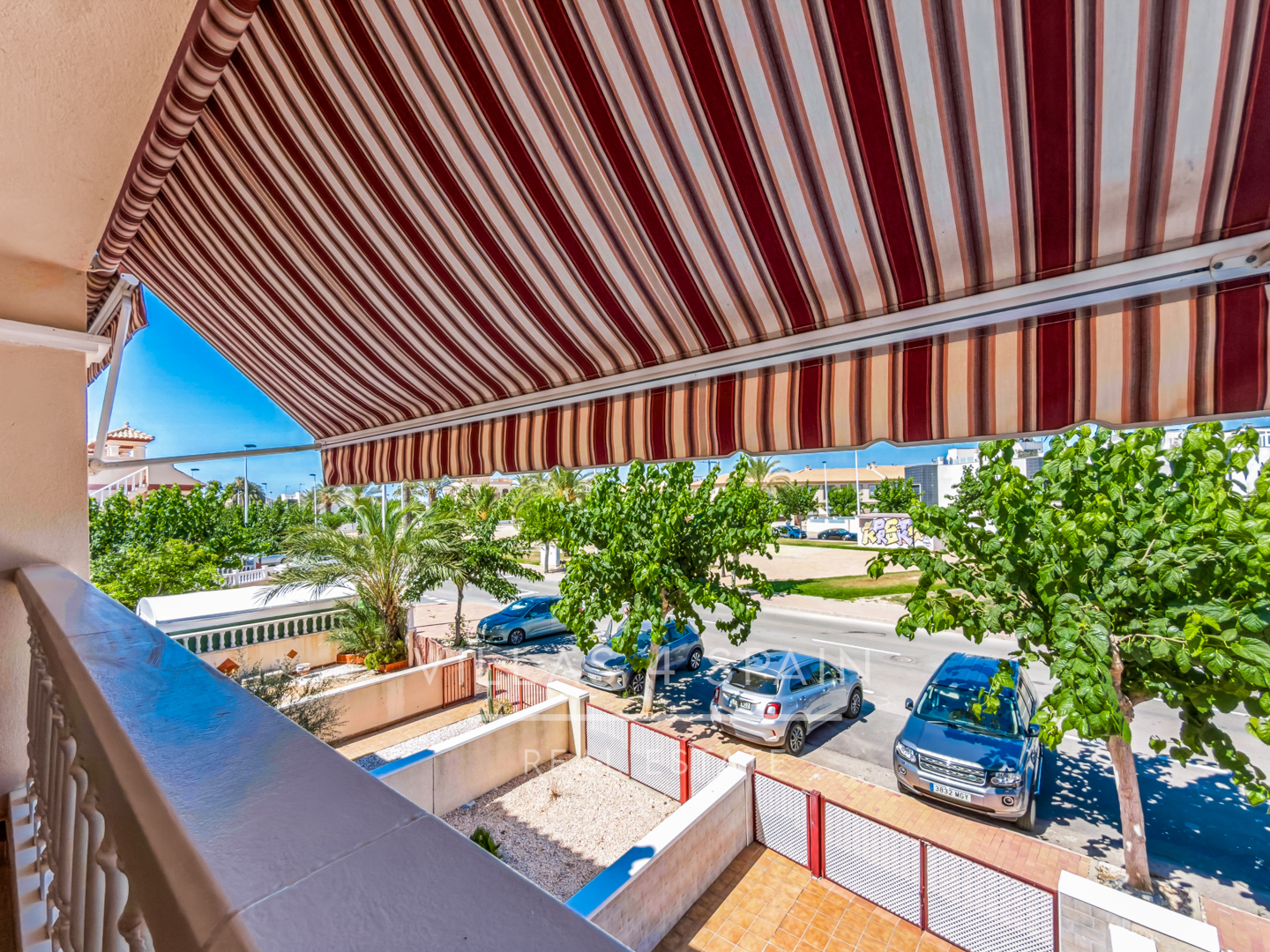 Resale - 3 Bedroom 2 Bathroom Townhouse with parking and roof terrace in San Pedro del Pinatar - av. pablo picasso - Murcia