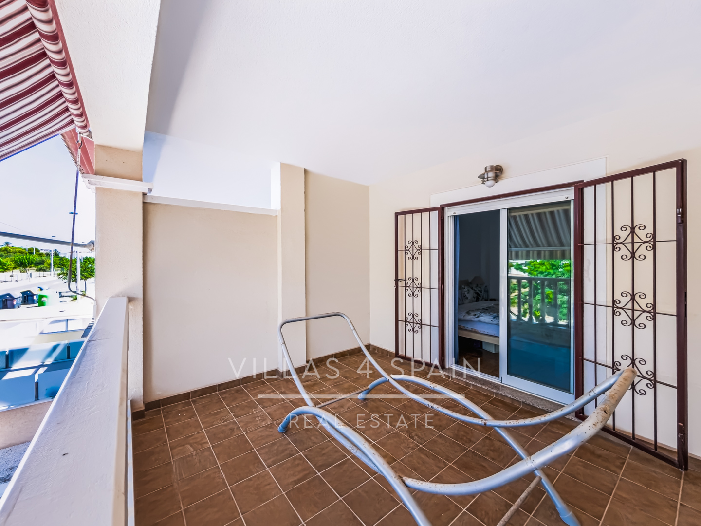 Resale - 3 Bedroom 2 Bathroom Townhouse with parking and roof terrace in San Pedro del Pinatar - av. pablo picasso - Murcia