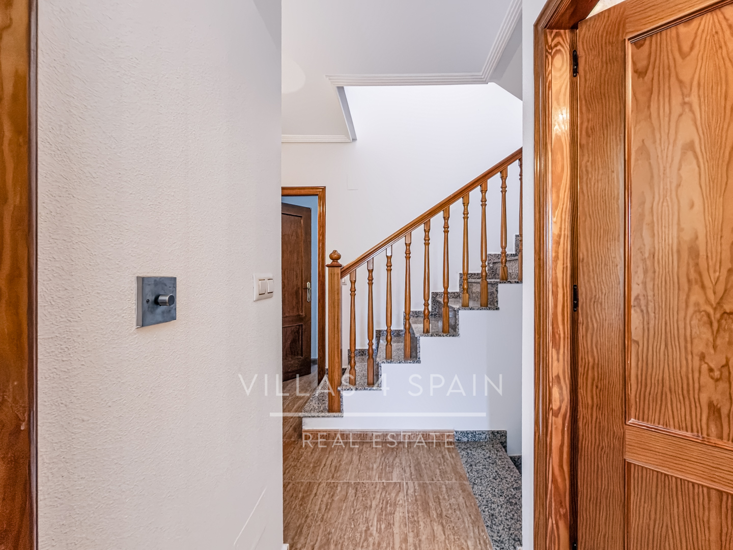 Resale - 3 Bedroom 2 Bathroom Townhouse with parking and roof terrace in San Pedro del Pinatar - av. pablo picasso - Murcia