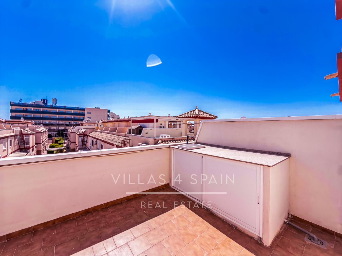 Resale - 3 Bedroom 2 Bathroom Townhouse with parking and roof terrace in San Pedro del Pinatar - av. pablo picasso - Murcia