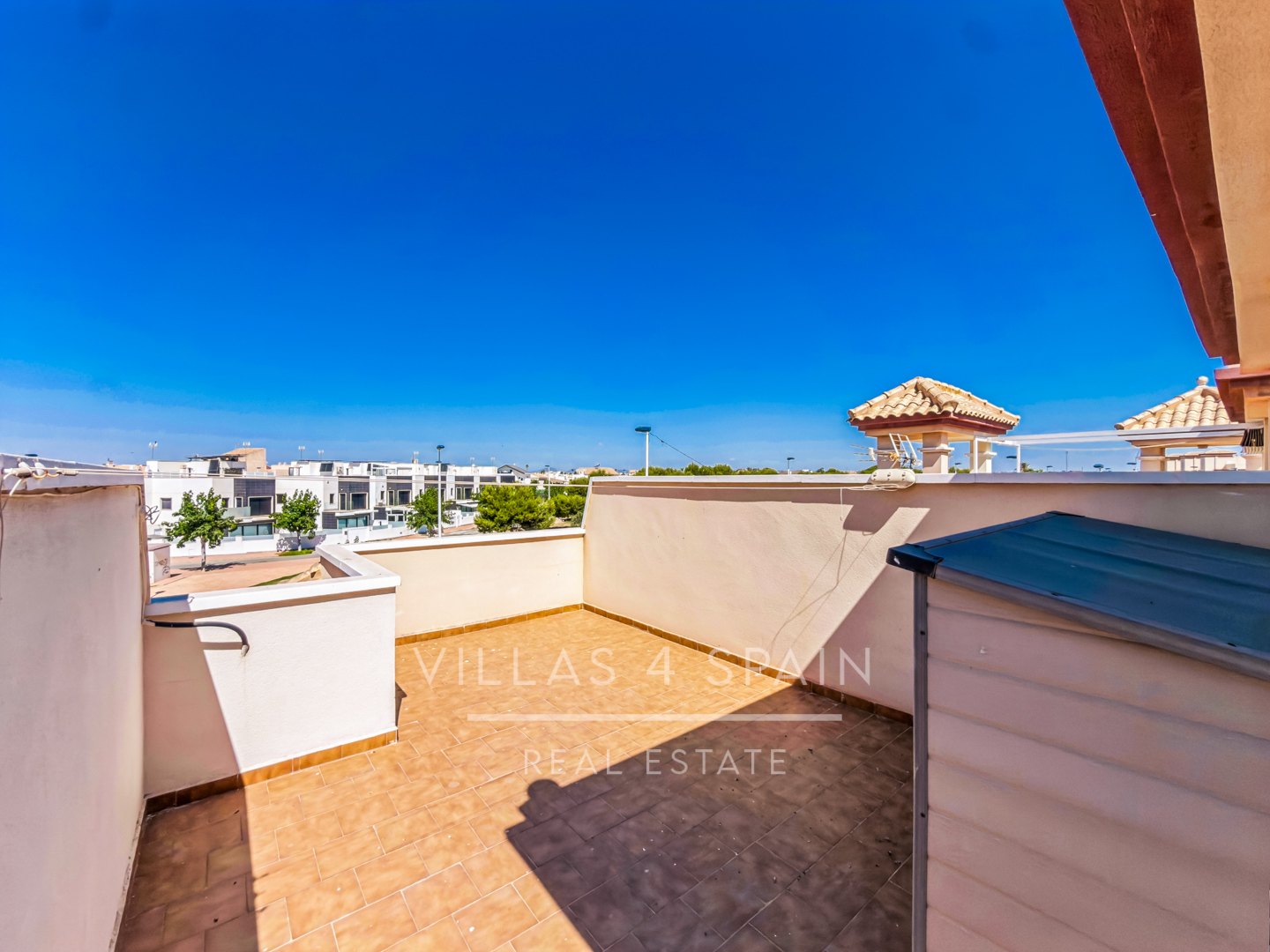 Resale - 3 Bedroom 2 Bathroom Townhouse with parking and roof terrace in San Pedro del Pinatar - av. pablo picasso - Murcia