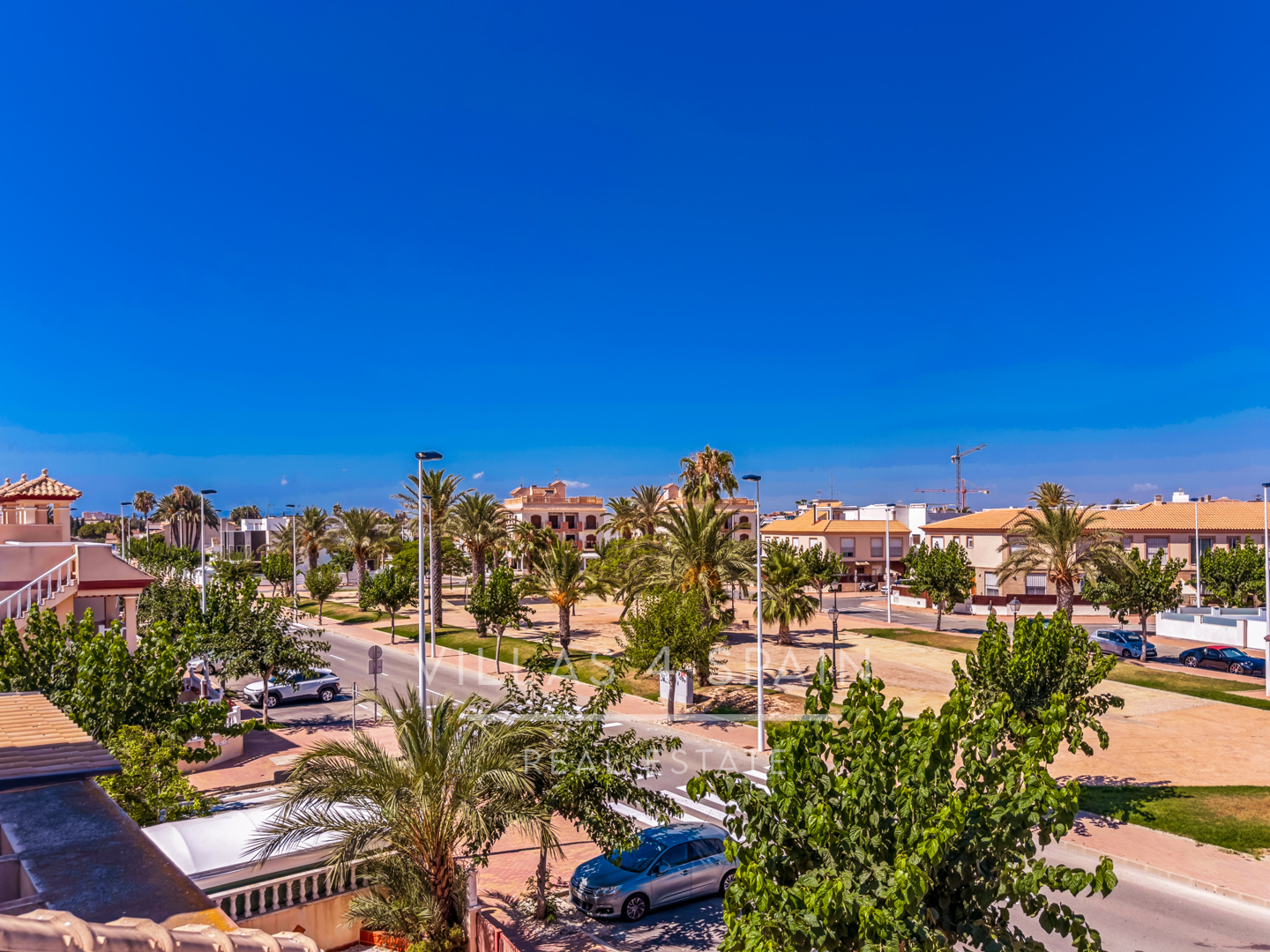 Resale - 3 Bedroom 2 Bathroom Townhouse with parking and roof terrace in San Pedro del Pinatar - av. pablo picasso - Murcia