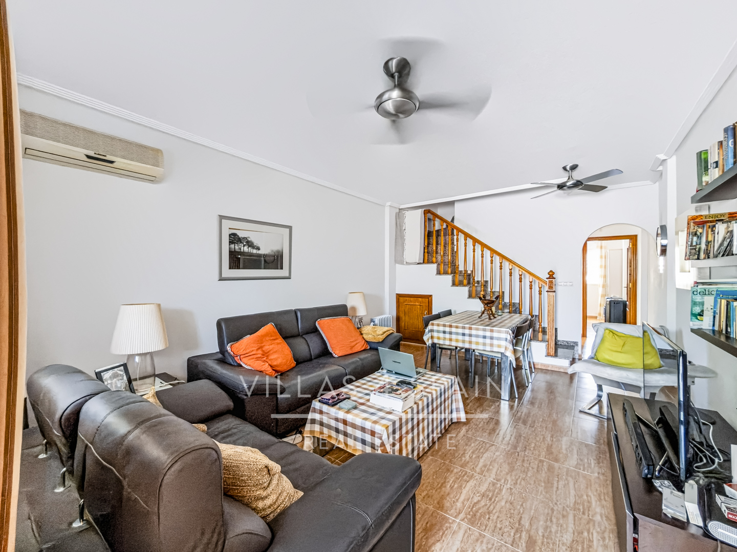Resale - 3 Bedroom 2 Bathroom Townhouse with parking and roof terrace in San Pedro del Pinatar - av. pablo picasso - Murcia