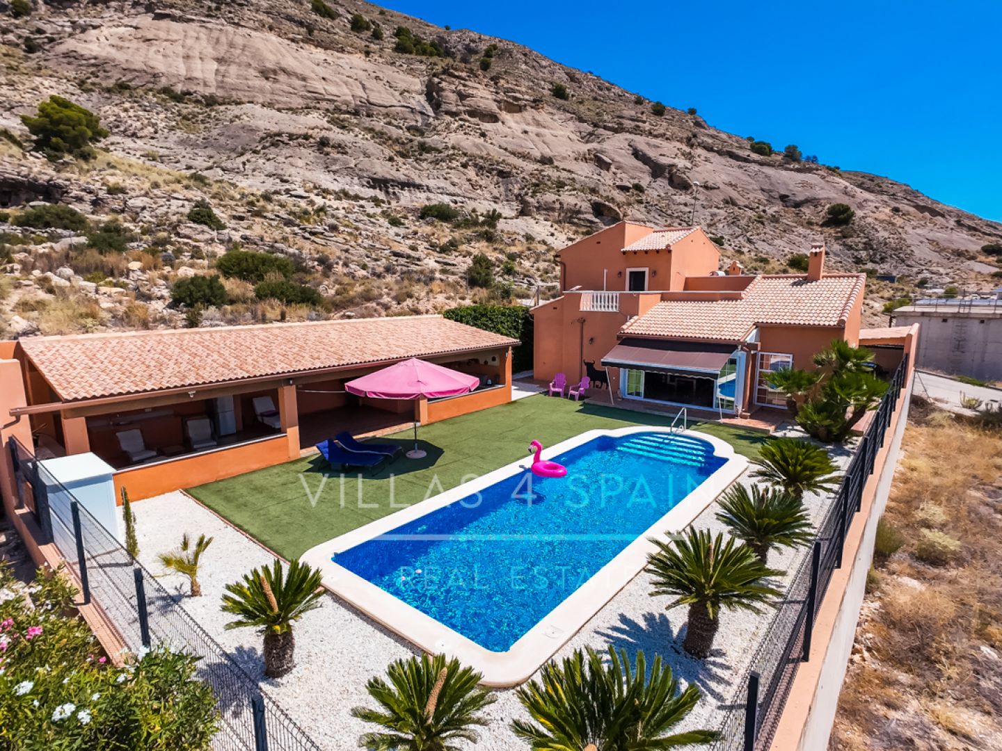 3 Bed 3 Bath Villa with Private Pool & Parking in Las Kalendas Fortuna
