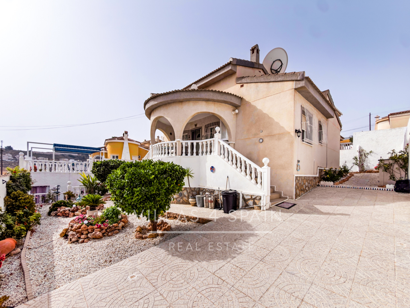 Resale - 3 Bed 3 Bath Villa with Private Pool and Parking with underbuild - C. Mar Mediterraneo - Alicante