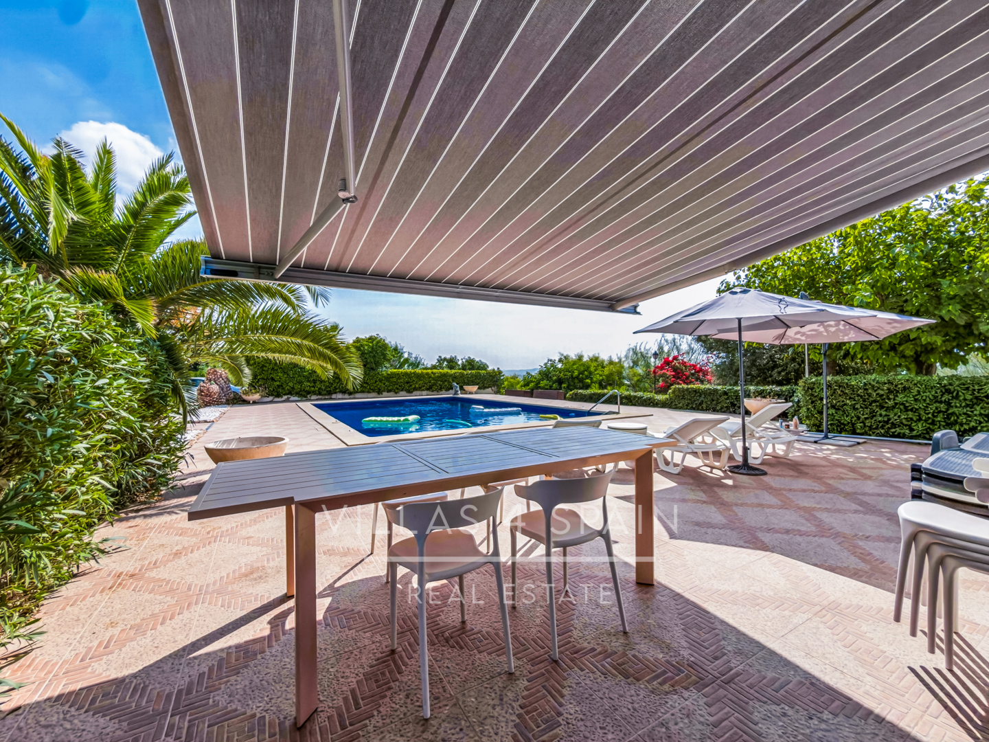 Resale - 4 Bed 3 Bath Villa with a private pool & parking in Aspe Alicante - av tres de agosto - Alicante