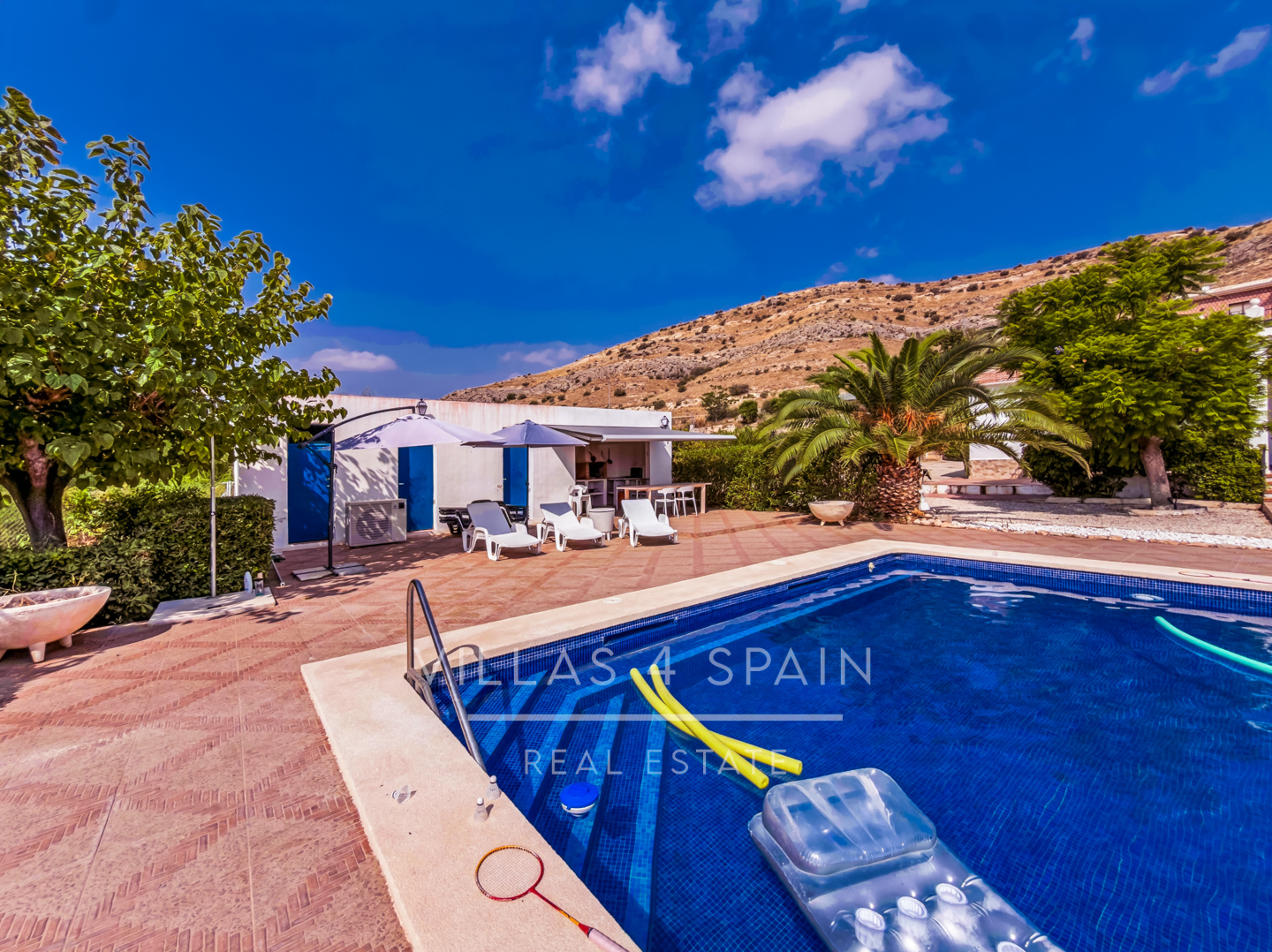 Resale - 4 Bed 3 Bath Villa with a private pool & parking in Aspe Alicante - av tres de agosto - Alicante