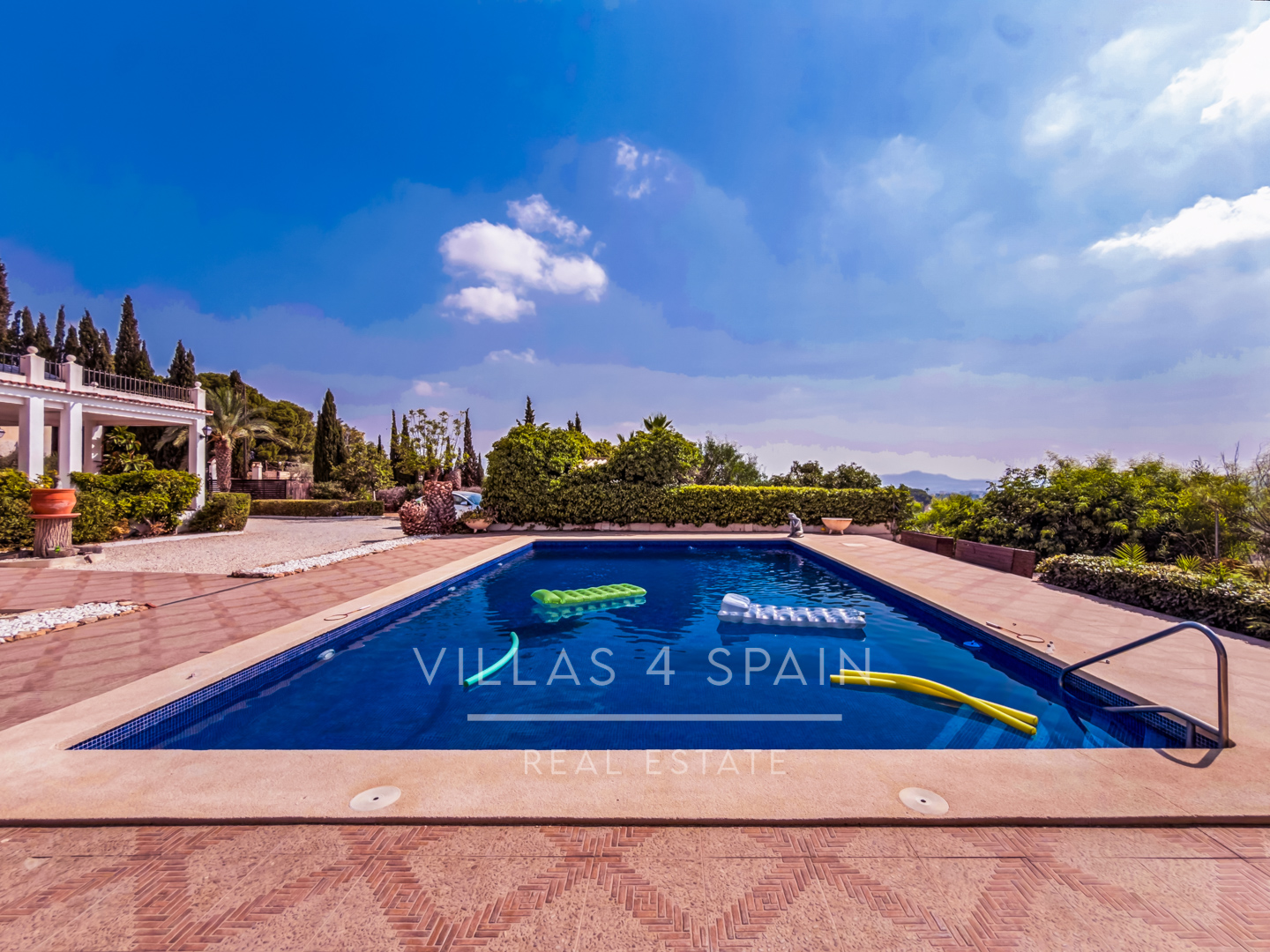 Resale - 4 Bed 3 Bath Villa with a private pool & parking in Aspe Alicante - av tres de agosto - Alicante