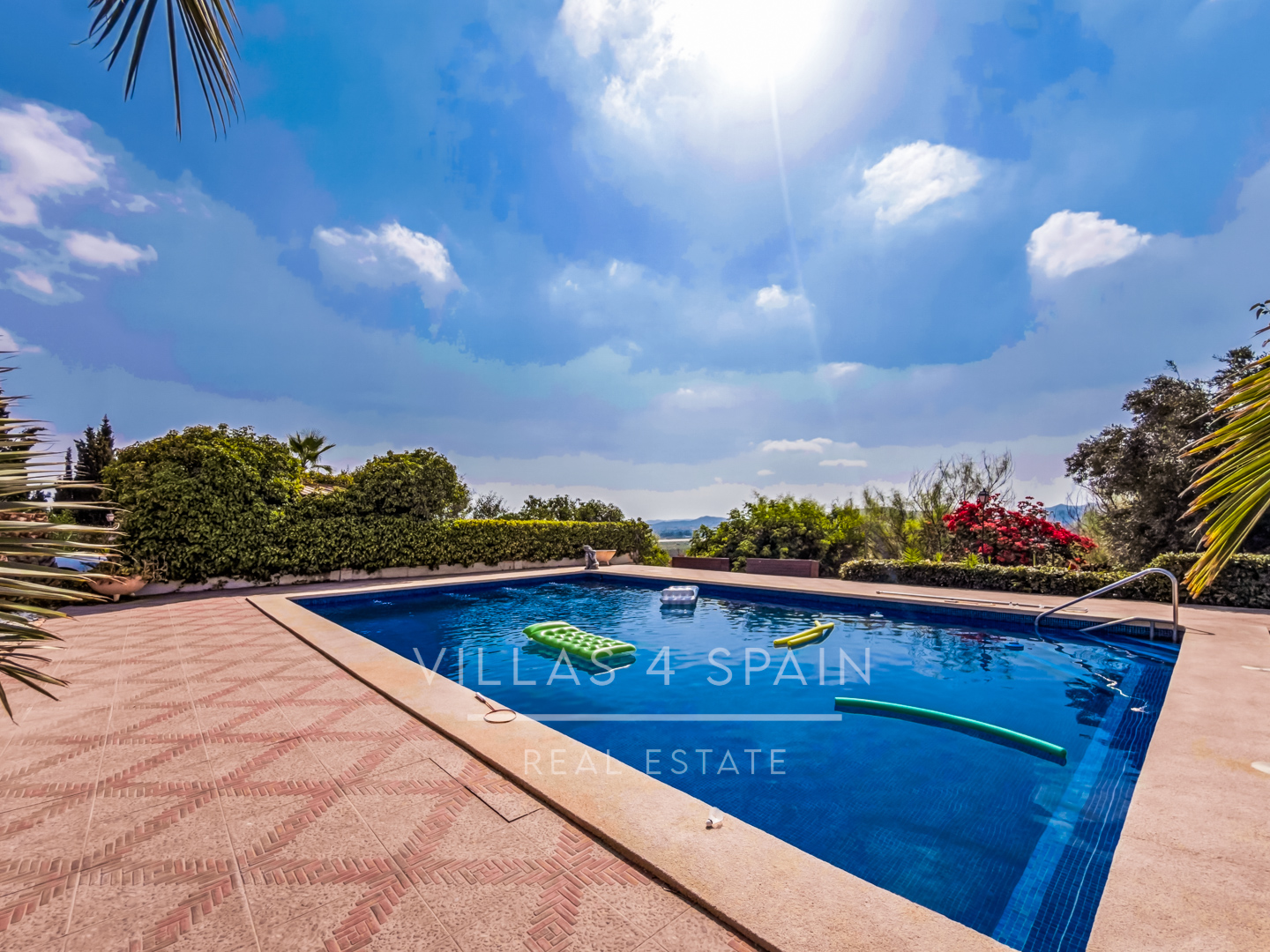 Resale - 4 Bed 3 Bath Villa with a private pool & parking in Aspe Alicante - av tres de agosto - Alicante