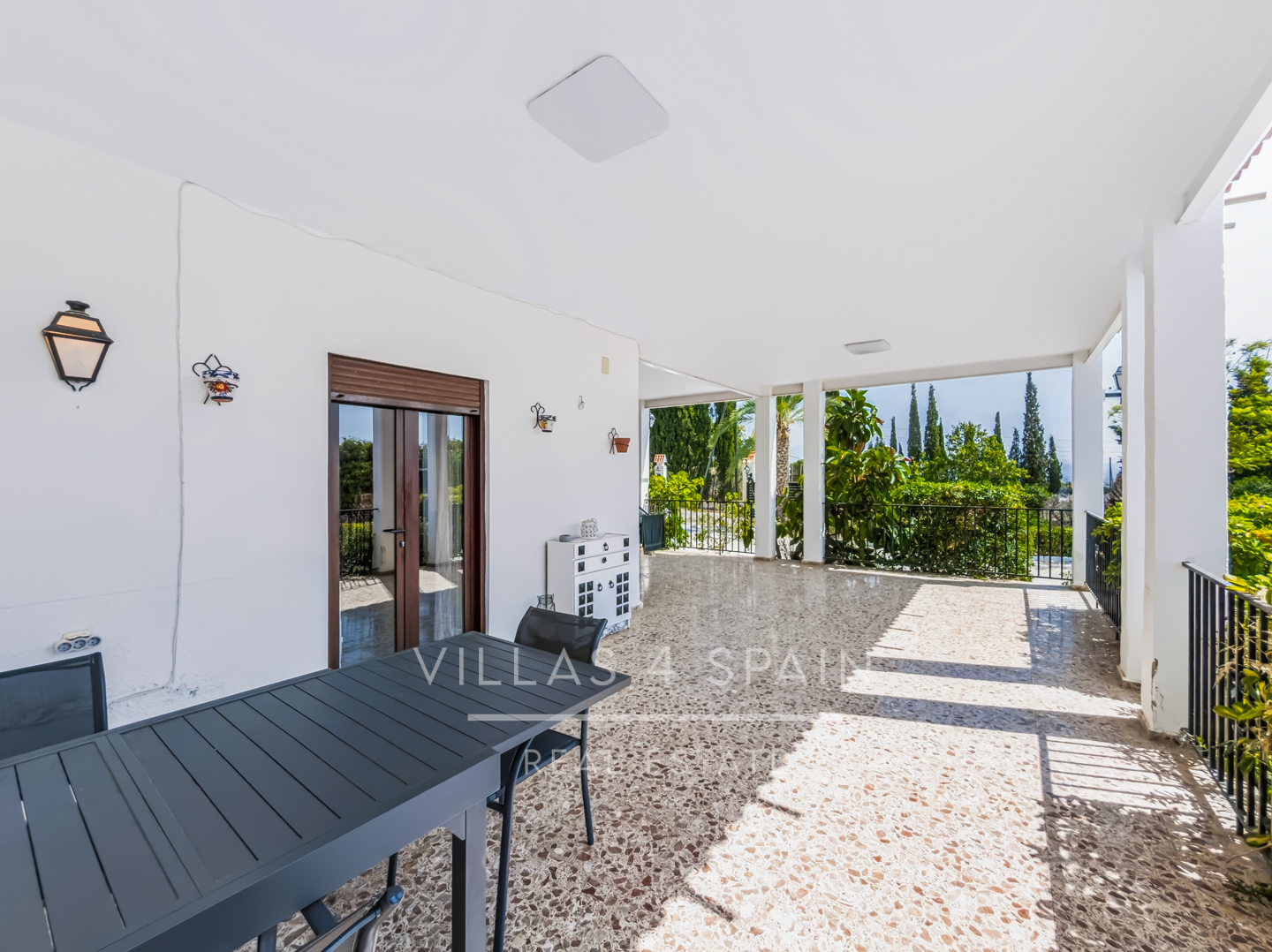 Resale - 4 Bed 3 Bath Villa with a private pool & parking in Aspe Alicante - av tres de agosto - Alicante
