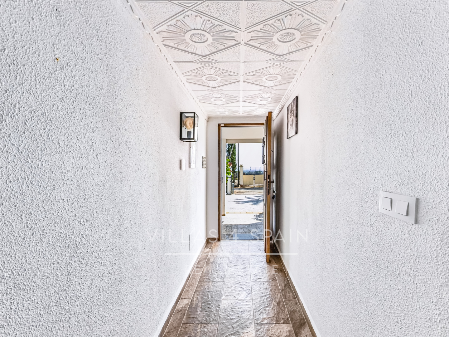Resale - 4 Bed 3 Bath Villa with a private pool & parking in Aspe Alicante - av tres de agosto - Alicante