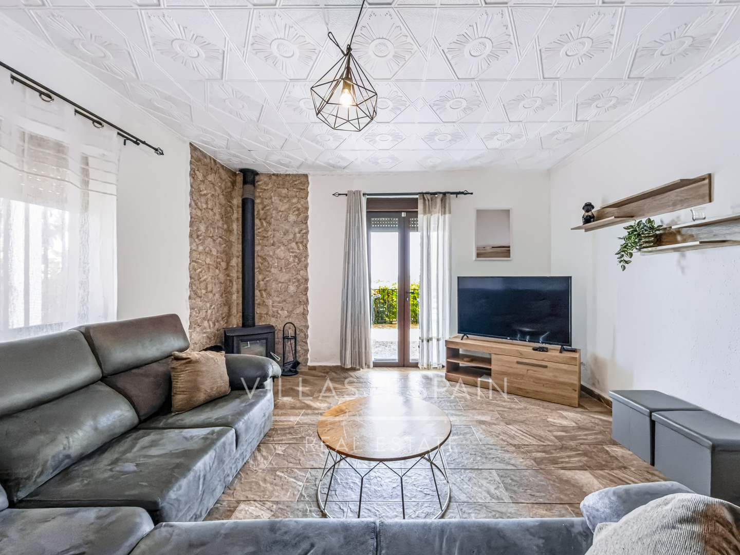 Resale - 4 Bed 3 Bath Villa with a private pool & parking in Aspe Alicante - av tres de agosto - Alicante