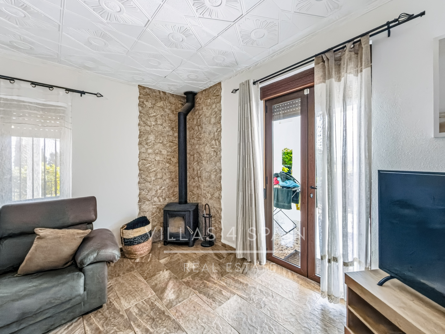 Resale - 4 Bed 3 Bath Villa with a private pool & parking in Aspe Alicante - av tres de agosto - Alicante