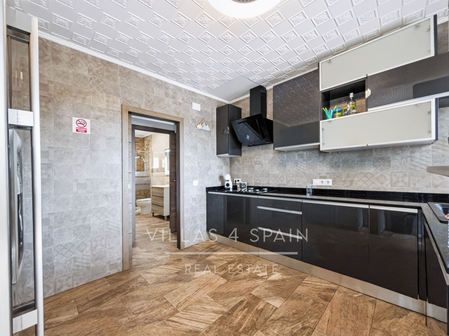 Resale - 4 Bed 3 Bath Villa with a private pool & parking in Aspe Alicante - av tres de agosto - Alicante