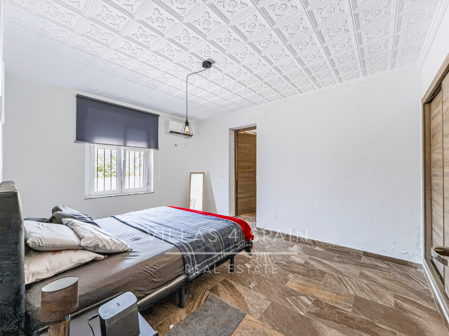Resale - 4 Bed 3 Bath Villa with a private pool & parking in Aspe Alicante - av tres de agosto - Alicante