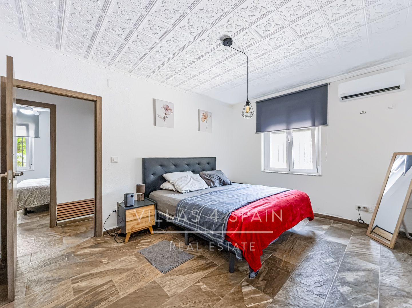 Resale - 4 Bed 3 Bath Villa with a private pool & parking in Aspe Alicante - av tres de agosto - Alicante