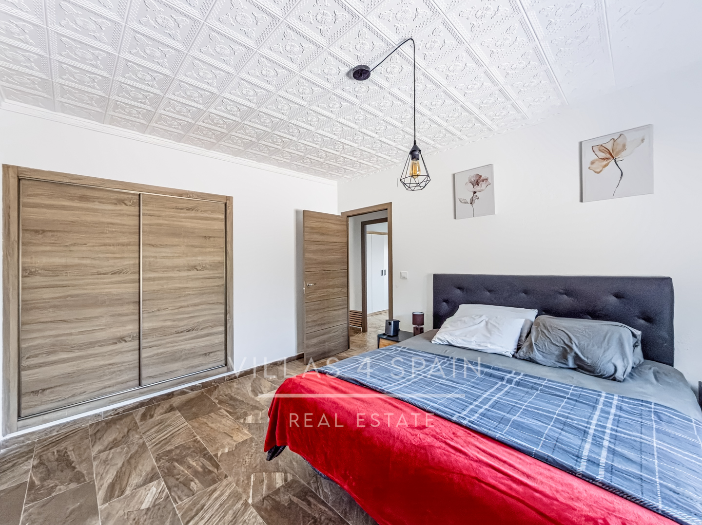 Resale - 4 Bed 3 Bath Villa with a private pool & parking in Aspe Alicante - av tres de agosto - Alicante