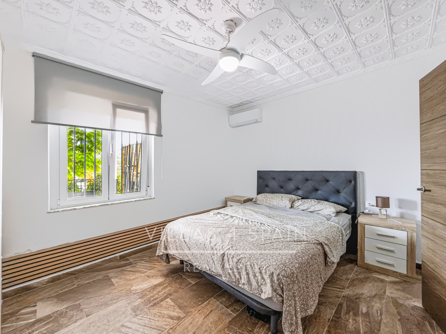 Resale - 4 Bed 3 Bath Villa with a private pool & parking in Aspe Alicante - av tres de agosto - Alicante