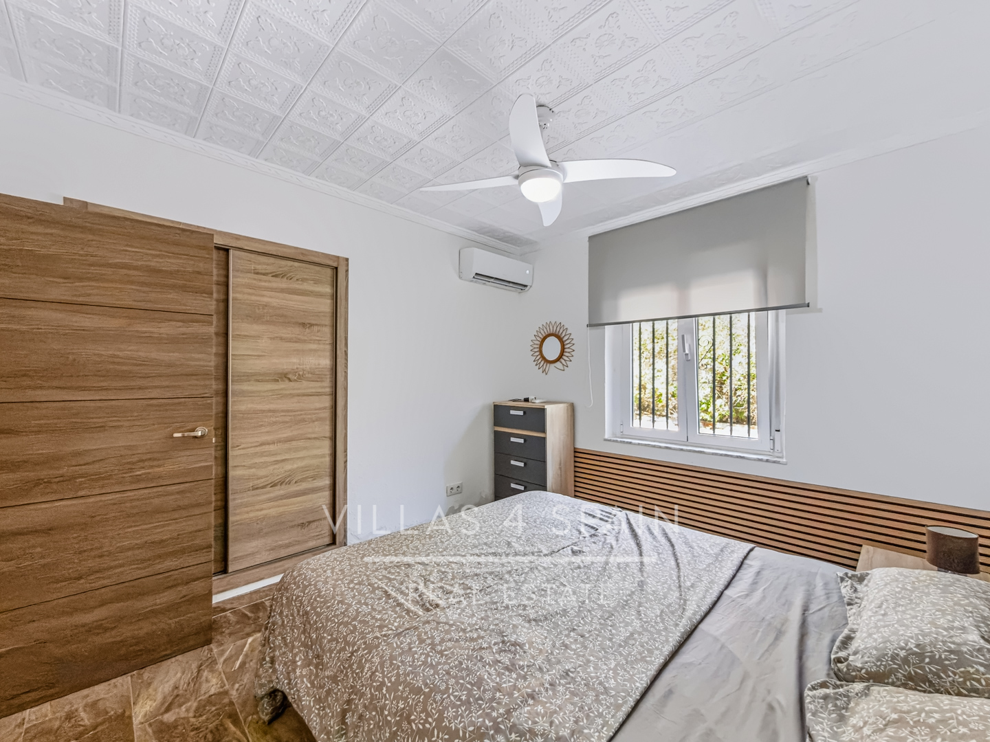 Resale - 4 Bed 3 Bath Villa with a private pool & parking in Aspe Alicante - av tres de agosto - Alicante