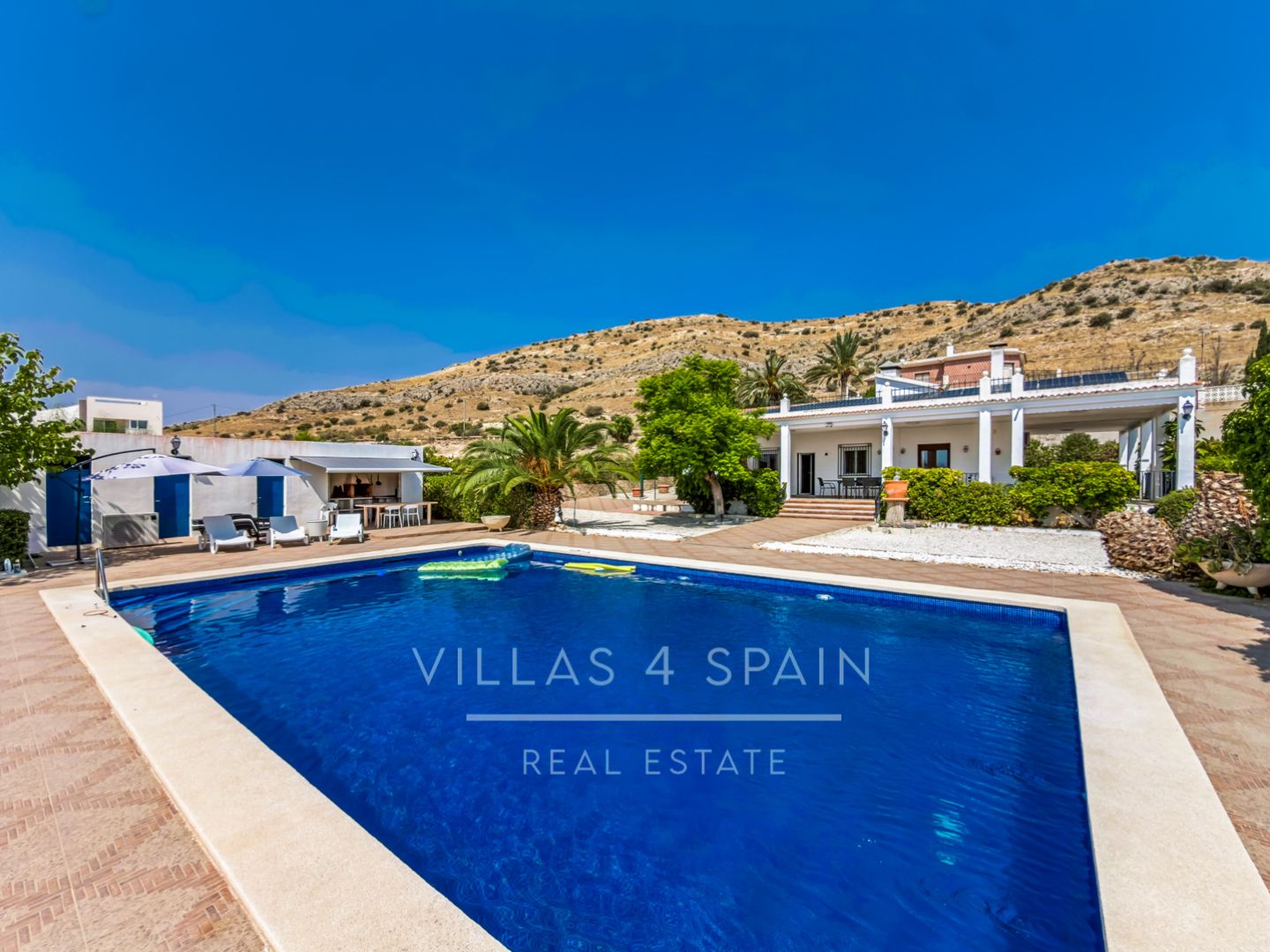 4 Bed 3 Bath Villa with a private pool & parking in Aspe Alicante