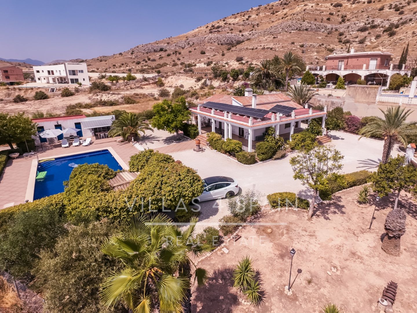 4 Bed 3 Bath Villa with a private pool & parking in Aspe Alicante