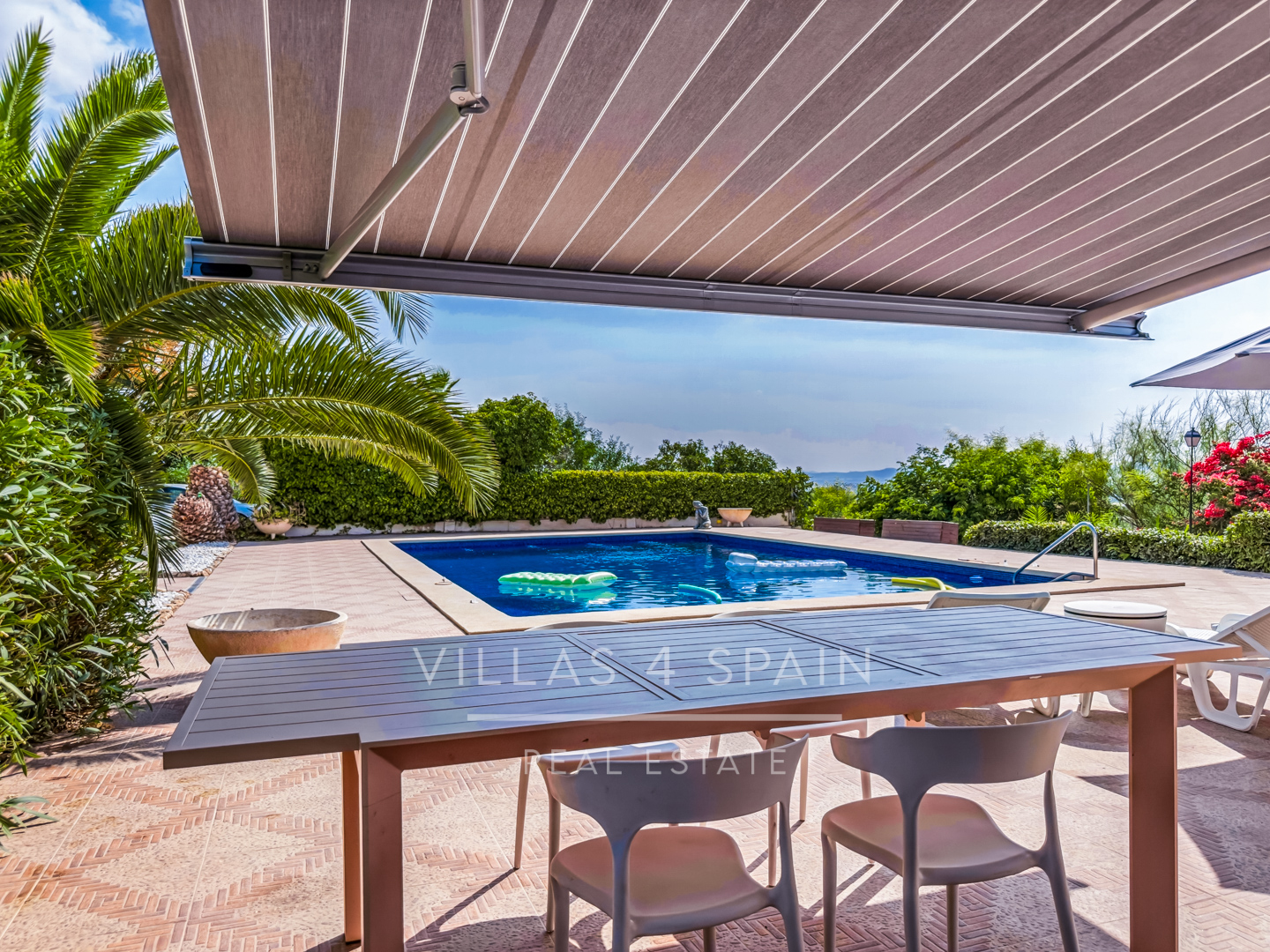 4 Bed 3 Bath Villa with a private pool & parking in Aspe Alicante